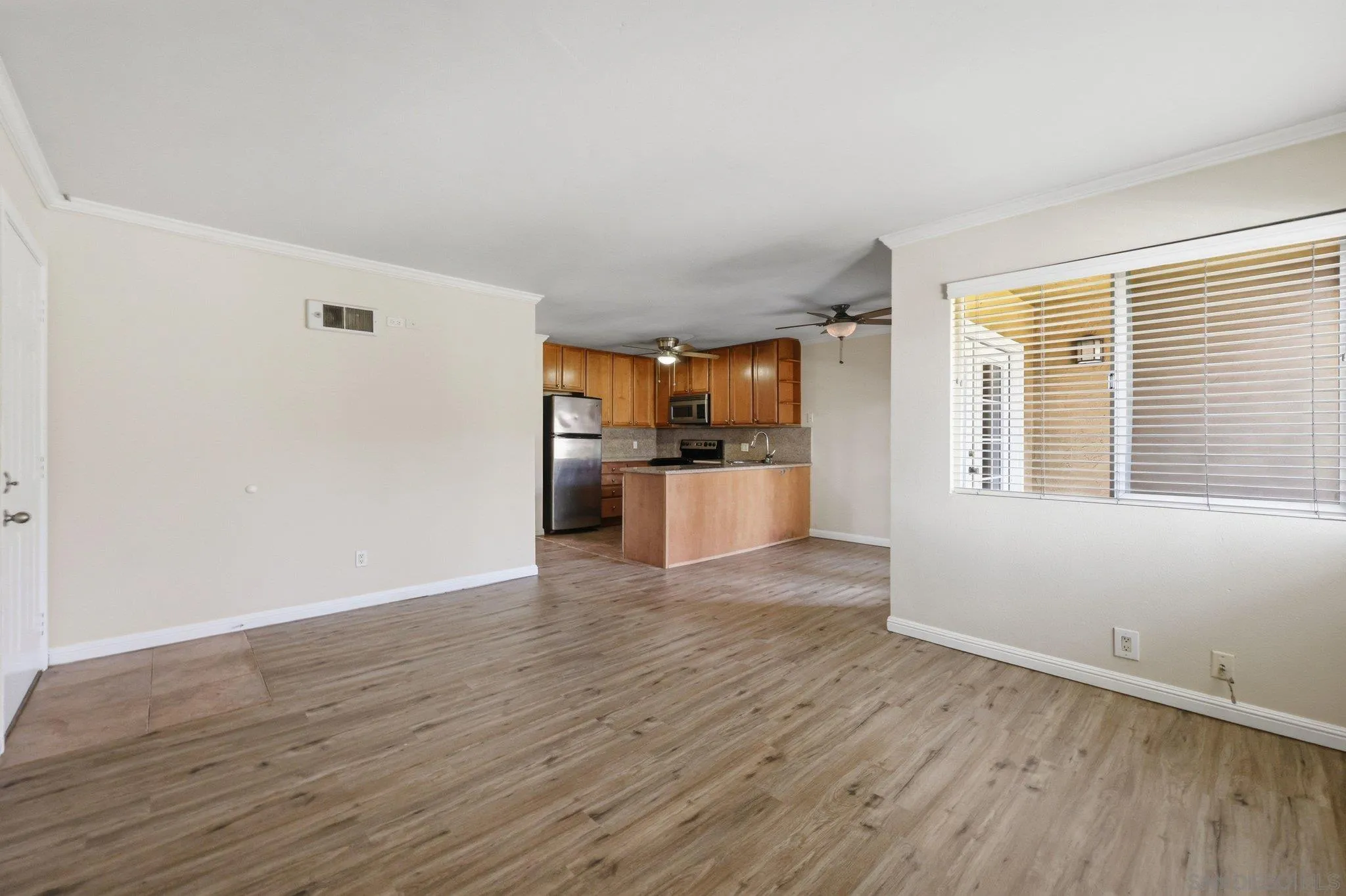 https://cdn.realtyfeed.com/cdn/127/260013242/89a14cde6e9f288b2739f7df76584b69.webp