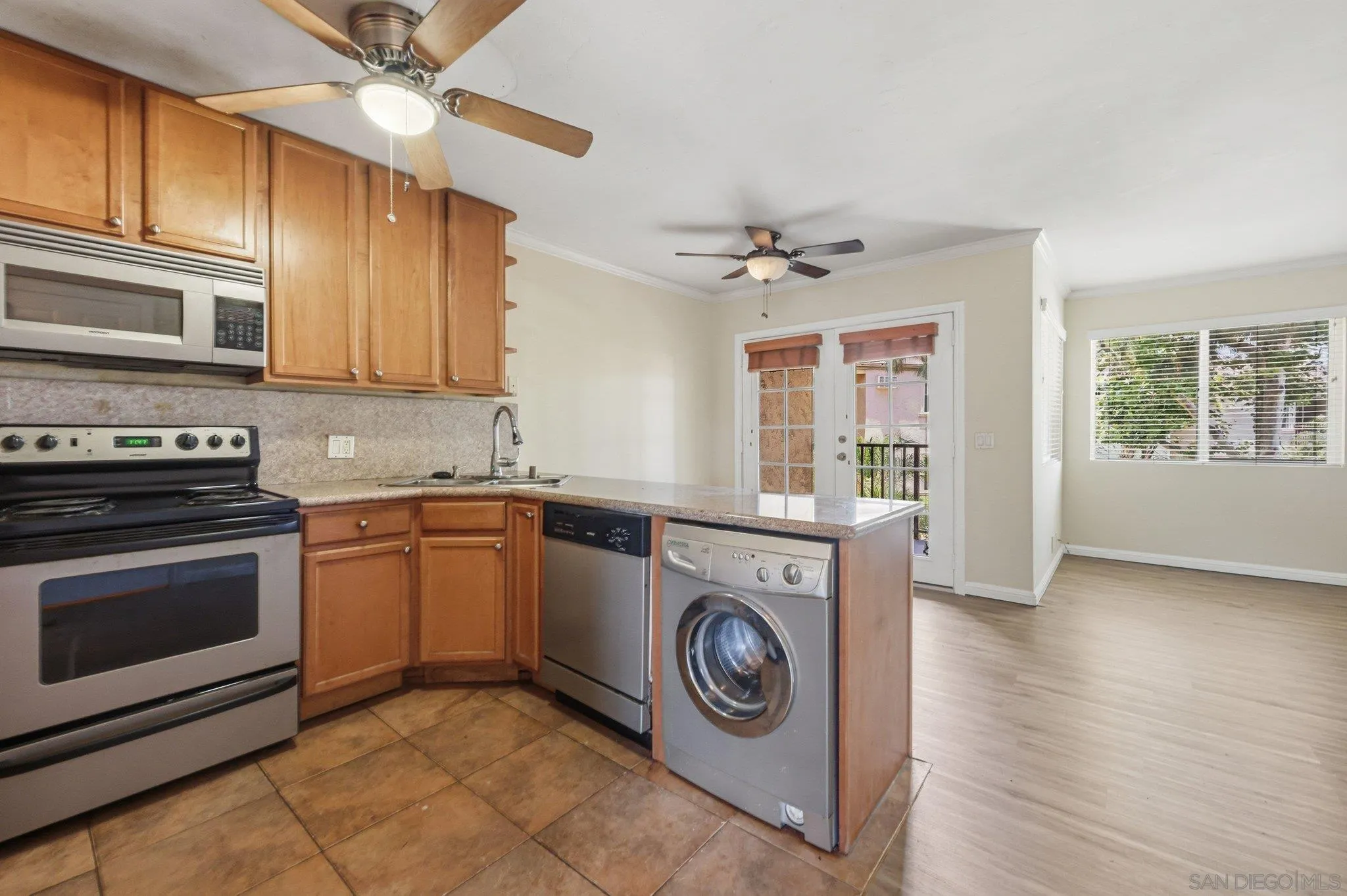 https://cdn.realtyfeed.com/cdn/127/260013242/95298d764bb11a936612d453ef2ecd36.webp