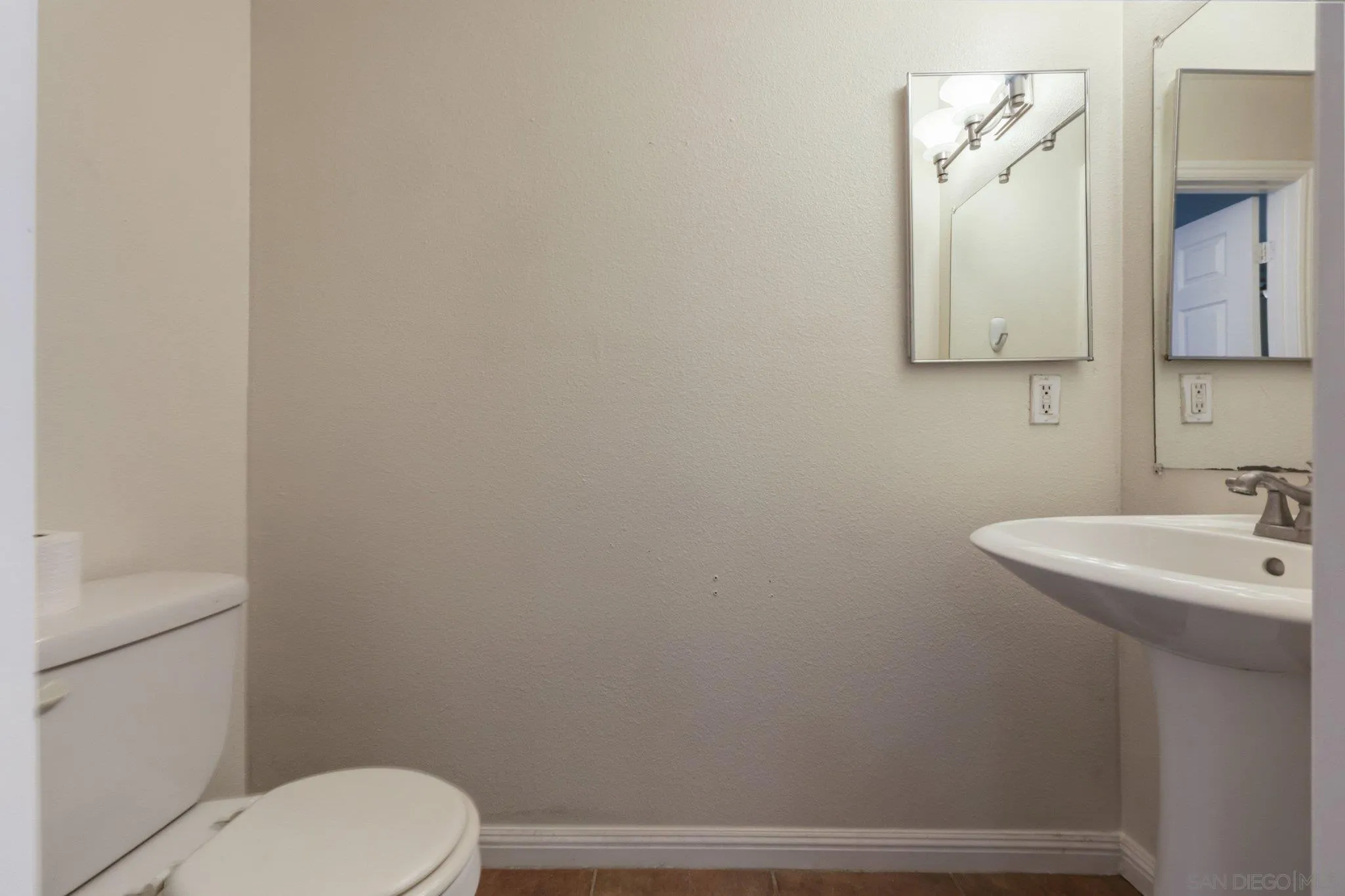 https://cdn.realtyfeed.com/cdn/127/260013242/996912b66528d2a489a91fcc786f7086.webp