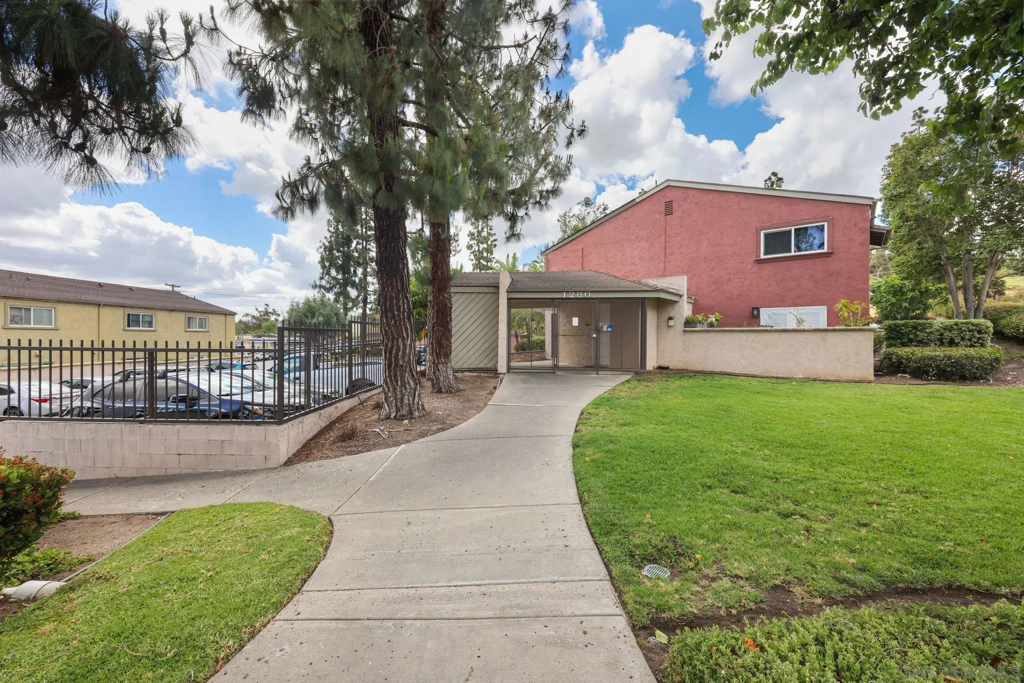 https://cdn.realtyfeed.com/cdn/127/260013242/a9ff0035304e17d182c892955b38dc40.webp