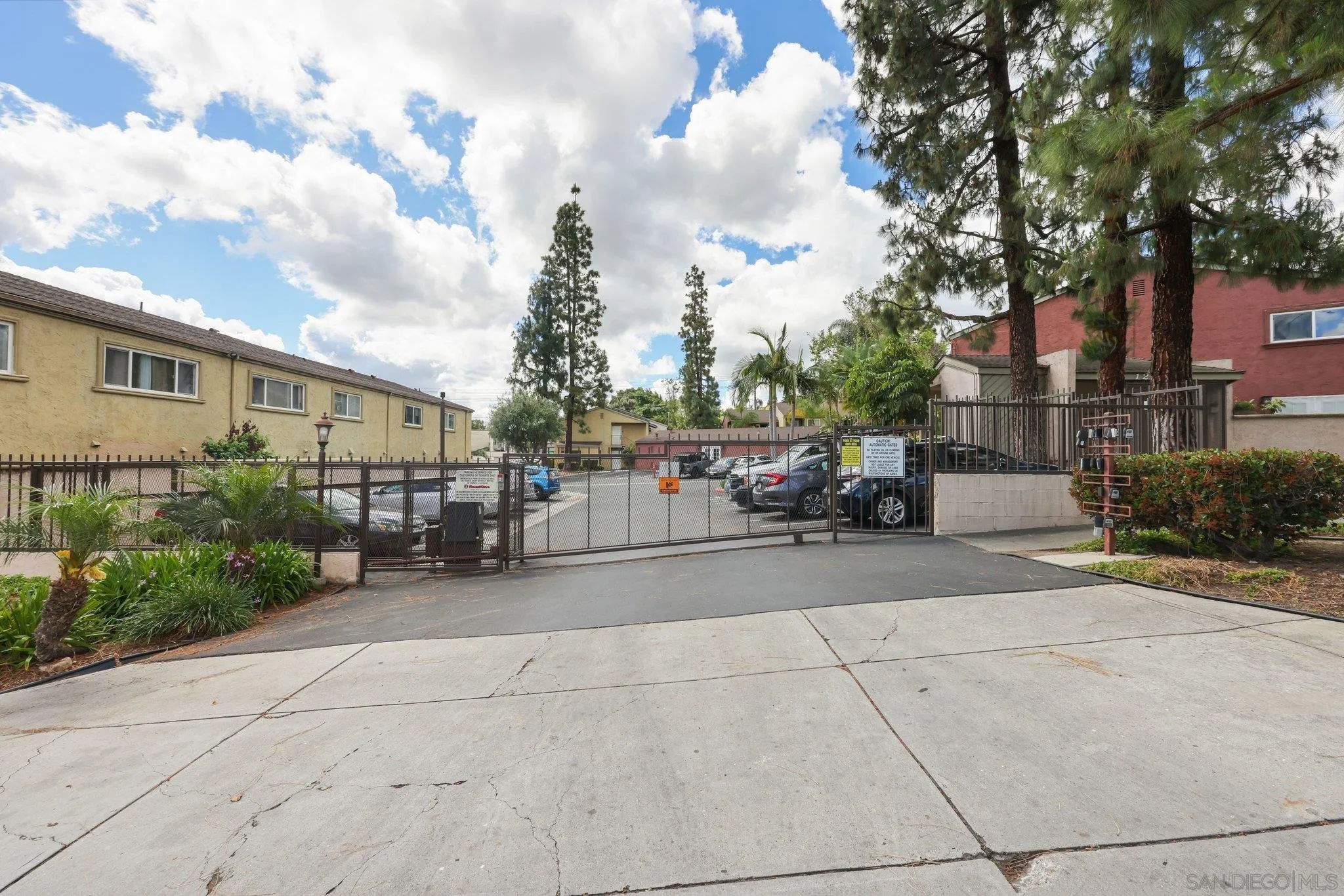 https://cdn.realtyfeed.com/cdn/127/260013242/c700d10ec1b3d8da4a4961558bb6da3a.webp