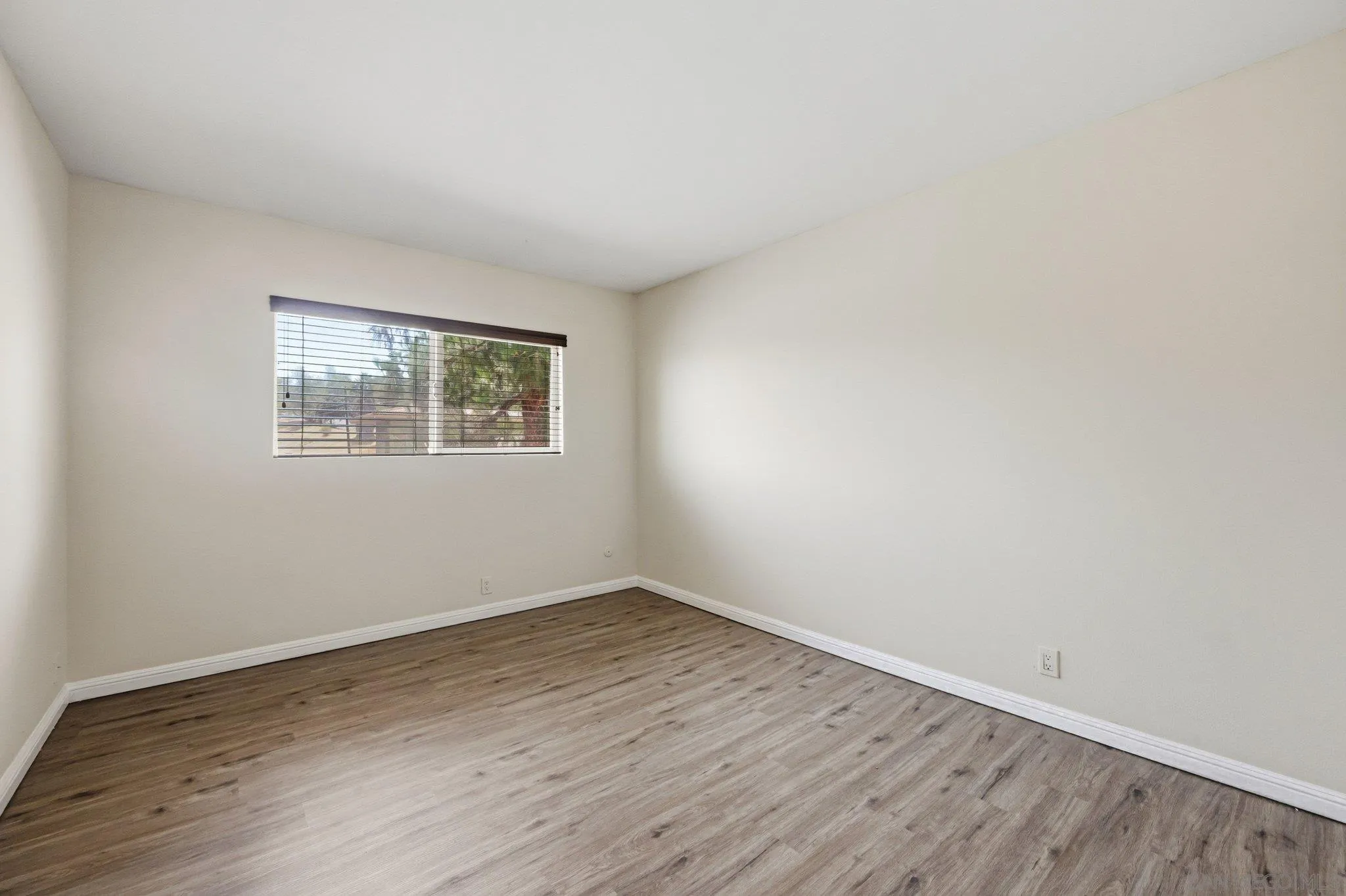 https://cdn.realtyfeed.com/cdn/127/260013242/cbb0e64039fdd87937f8654e0ade0b5a.webp