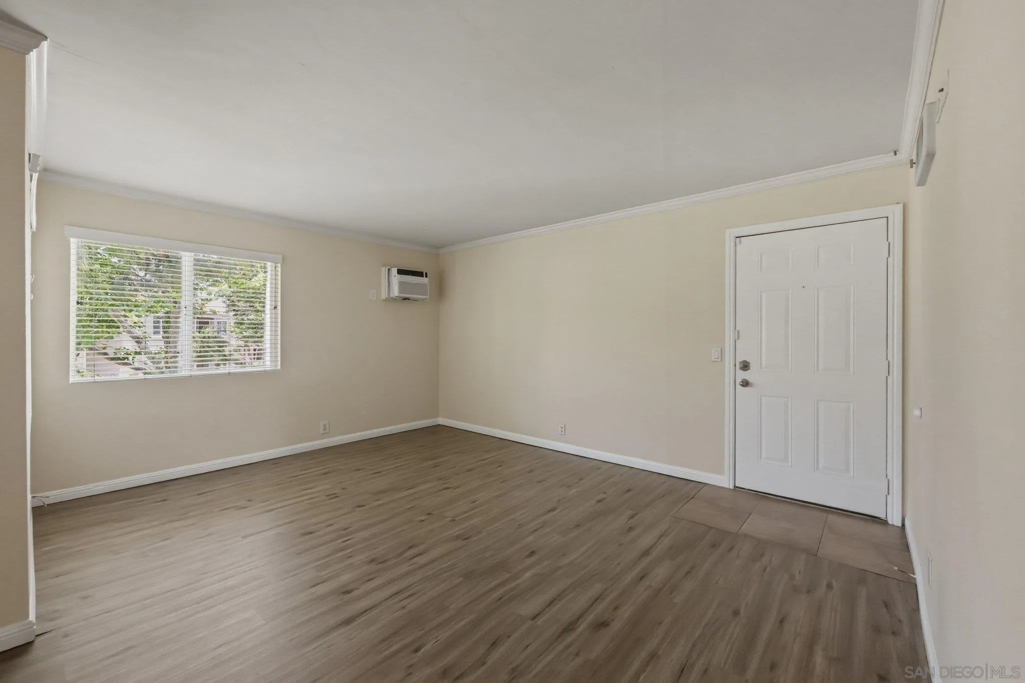 https://cdn.realtyfeed.com/cdn/127/260013242/f7bc4ca74f0b55526796f8ee7b8fdac6.webp