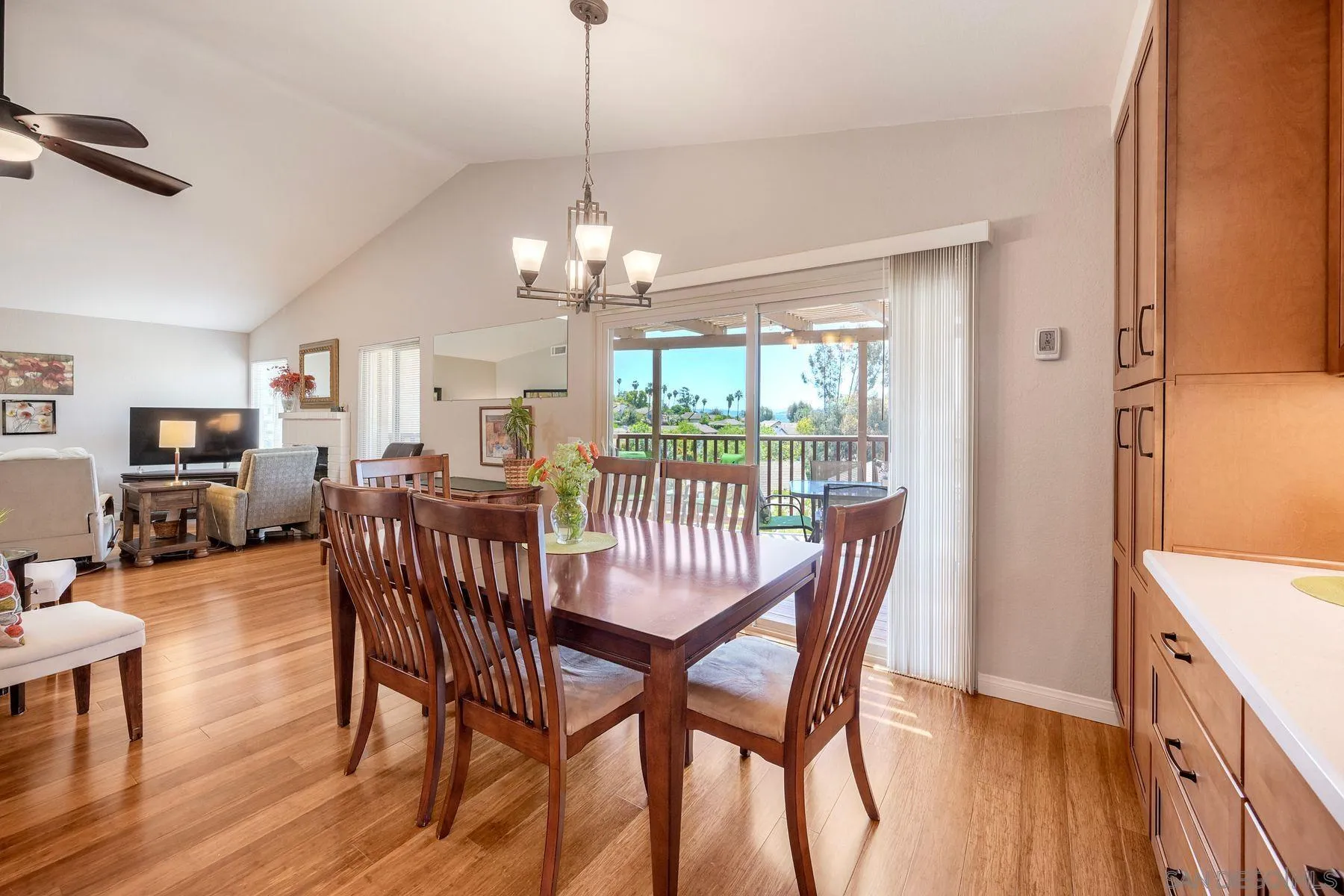 https://cdn.realtyfeed.com/cdn/127/260013264/4f9c9f951f94cabc3699fc4b48fd67eb.webp