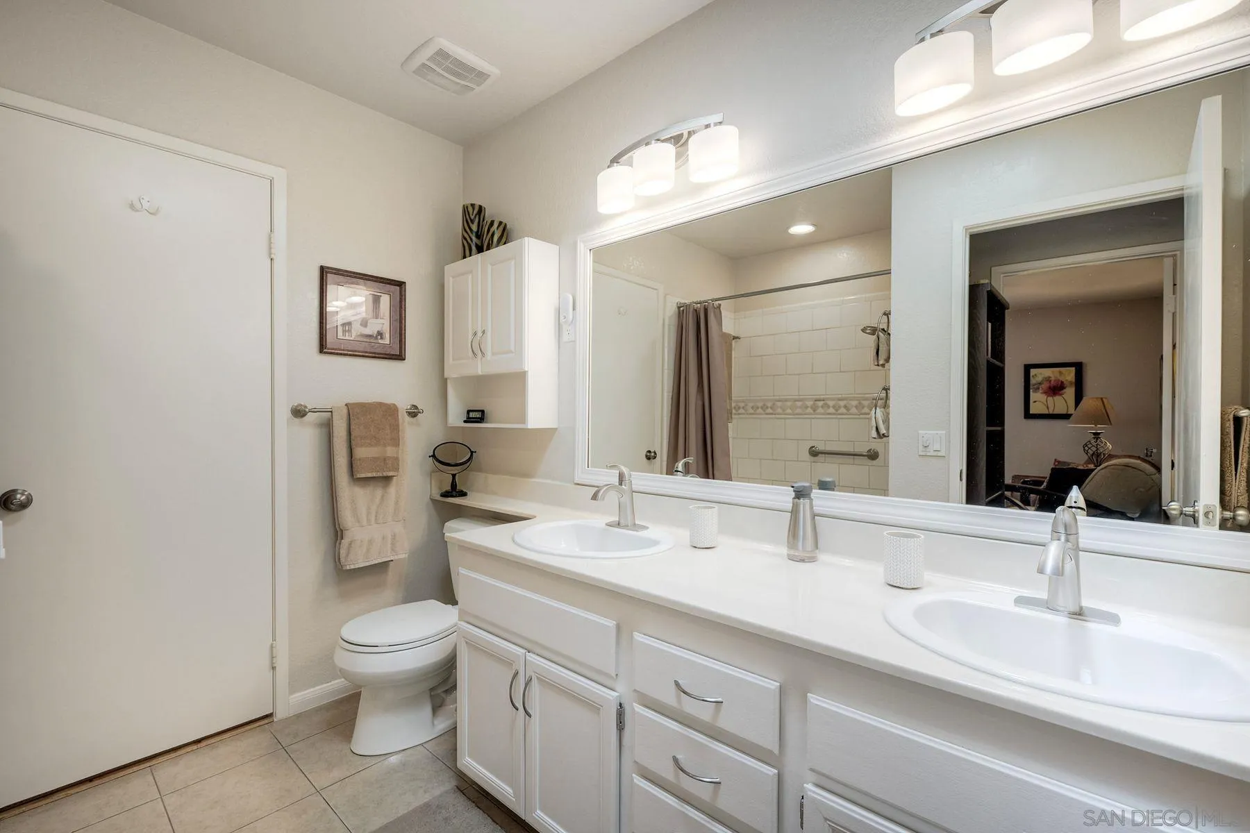 https://cdn.realtyfeed.com/cdn/127/260013264/c7fbcfa6a67e993a4abdb3f603db0b9a.webp