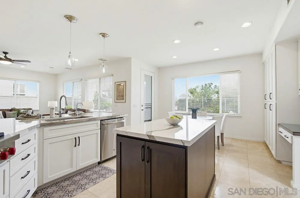 https://cdn.realtyfeed.com/cdn/127/260013266/8b92f3dc88cb3458c401de25dcaf3ccb.webp