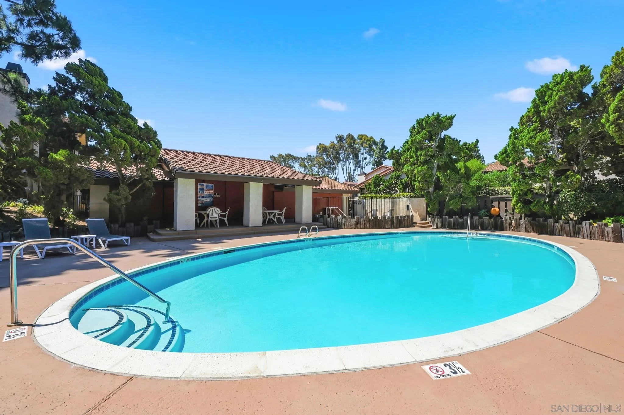 https://cdn.realtyfeed.com/cdn/127/260013267/327185dc4ba8913561be55c292424783.webp