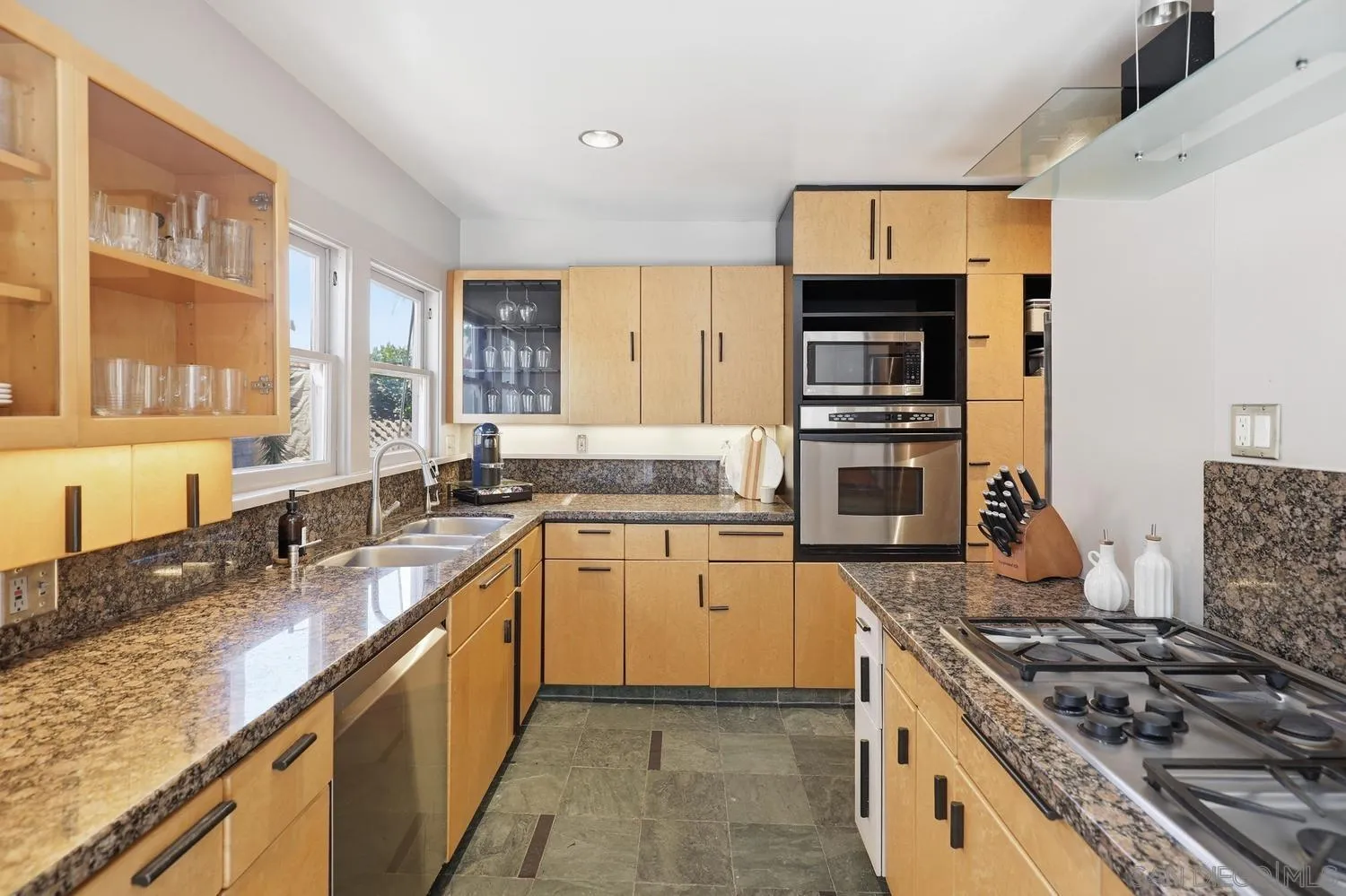 https://cdn.realtyfeed.com/cdn/127/260013269/52eaaab5d683179773c2969cc4224cb3.webp