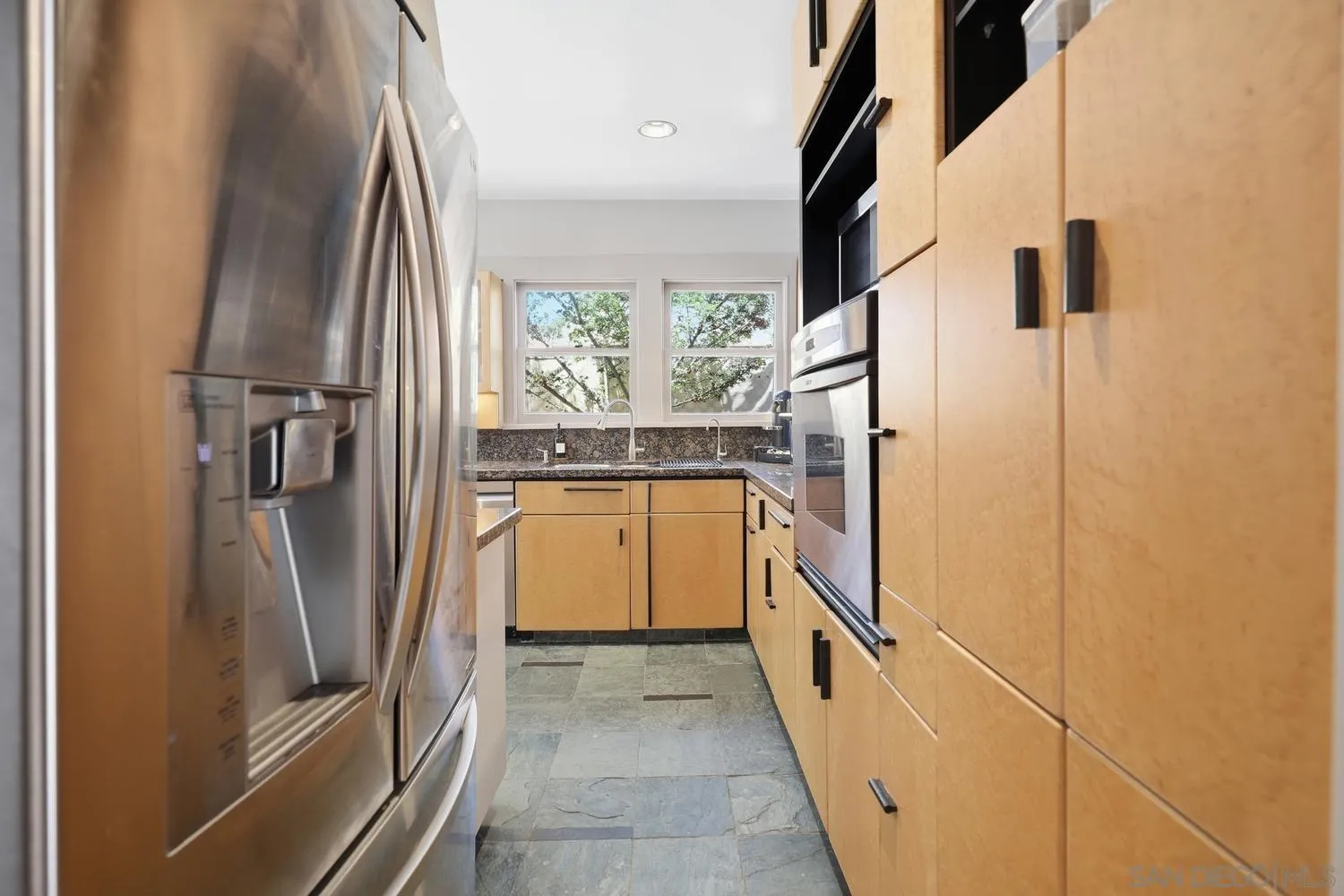 https://cdn.realtyfeed.com/cdn/127/260013269/5afeb2f657518adb696f918b8779d581.webp