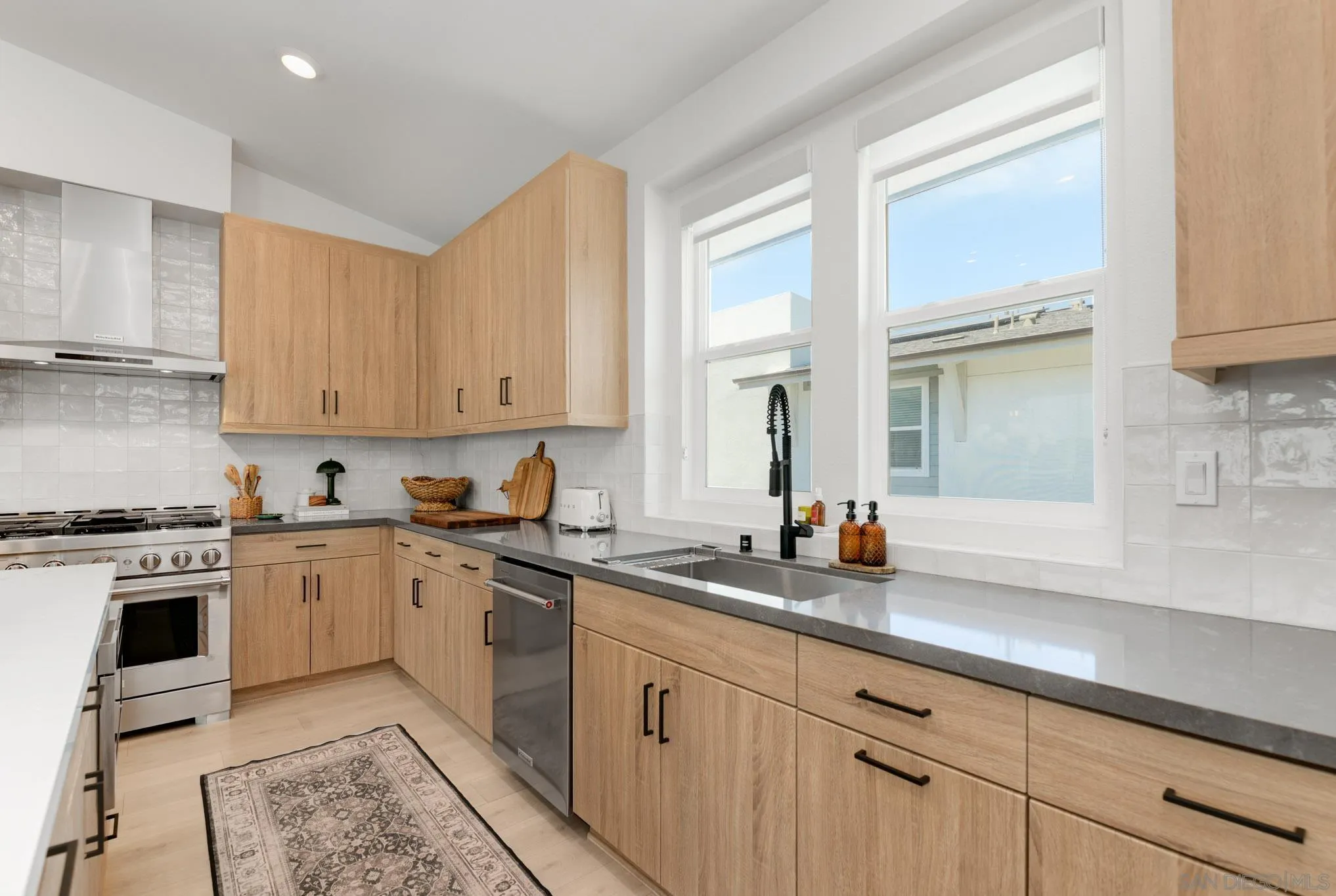 Photo #10: 260013272 Listing: Photo #10