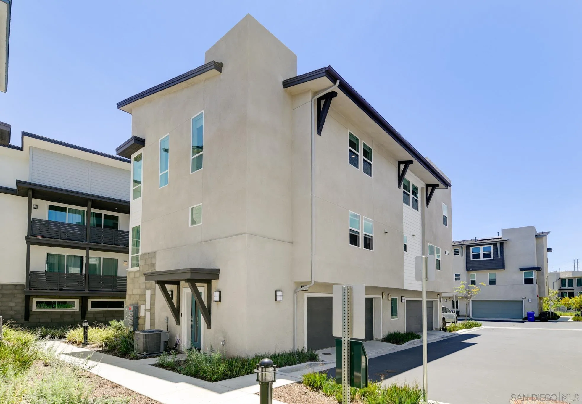 https://cdn.realtyfeed.com/cdn/127/260013272/ec27d4cf4ba00785bad13b72dcb301f5.webp