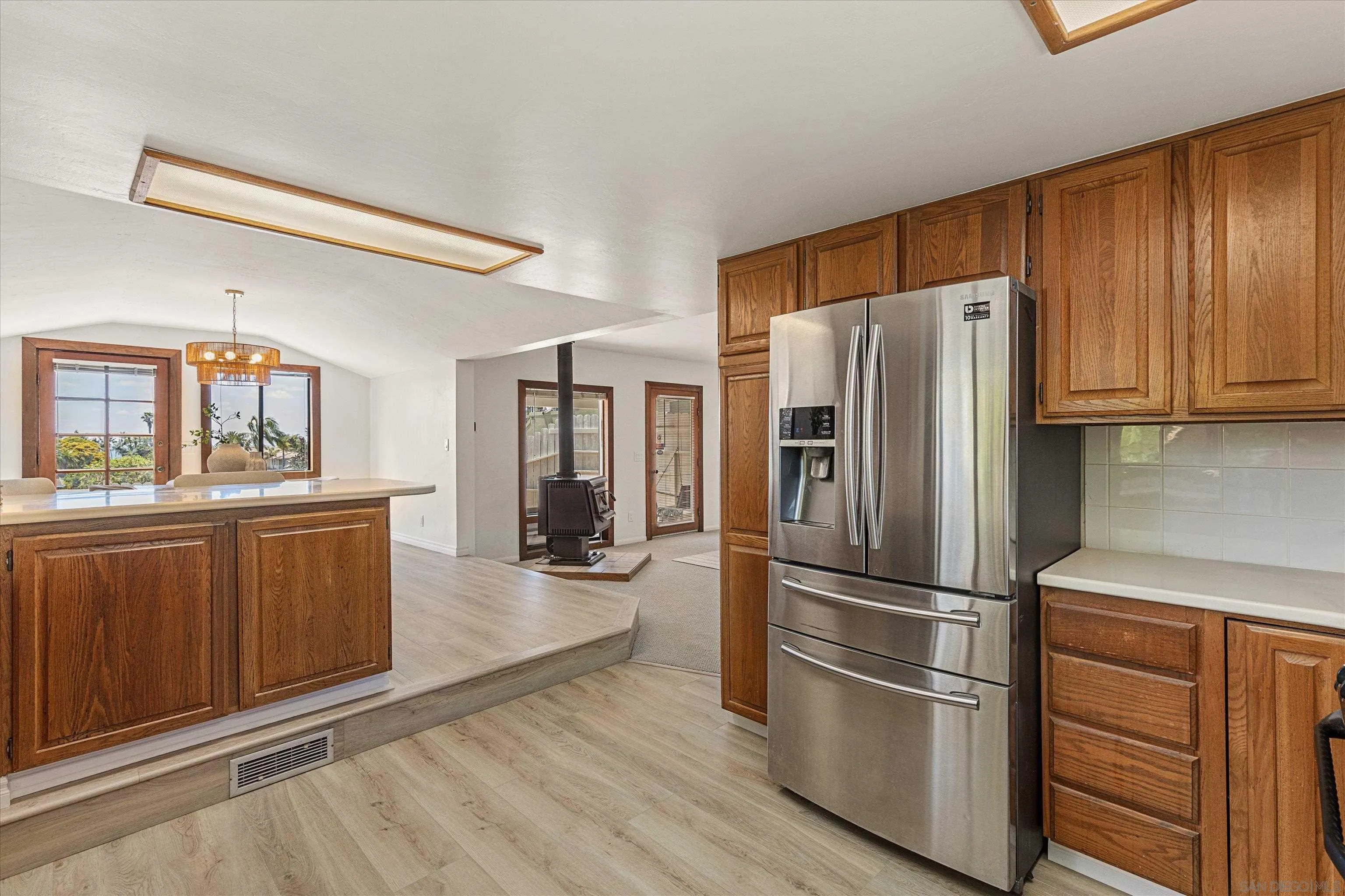 https://cdn.realtyfeed.com/cdn/127/260013275/25fddfdb33202f12c668527529840517.webp