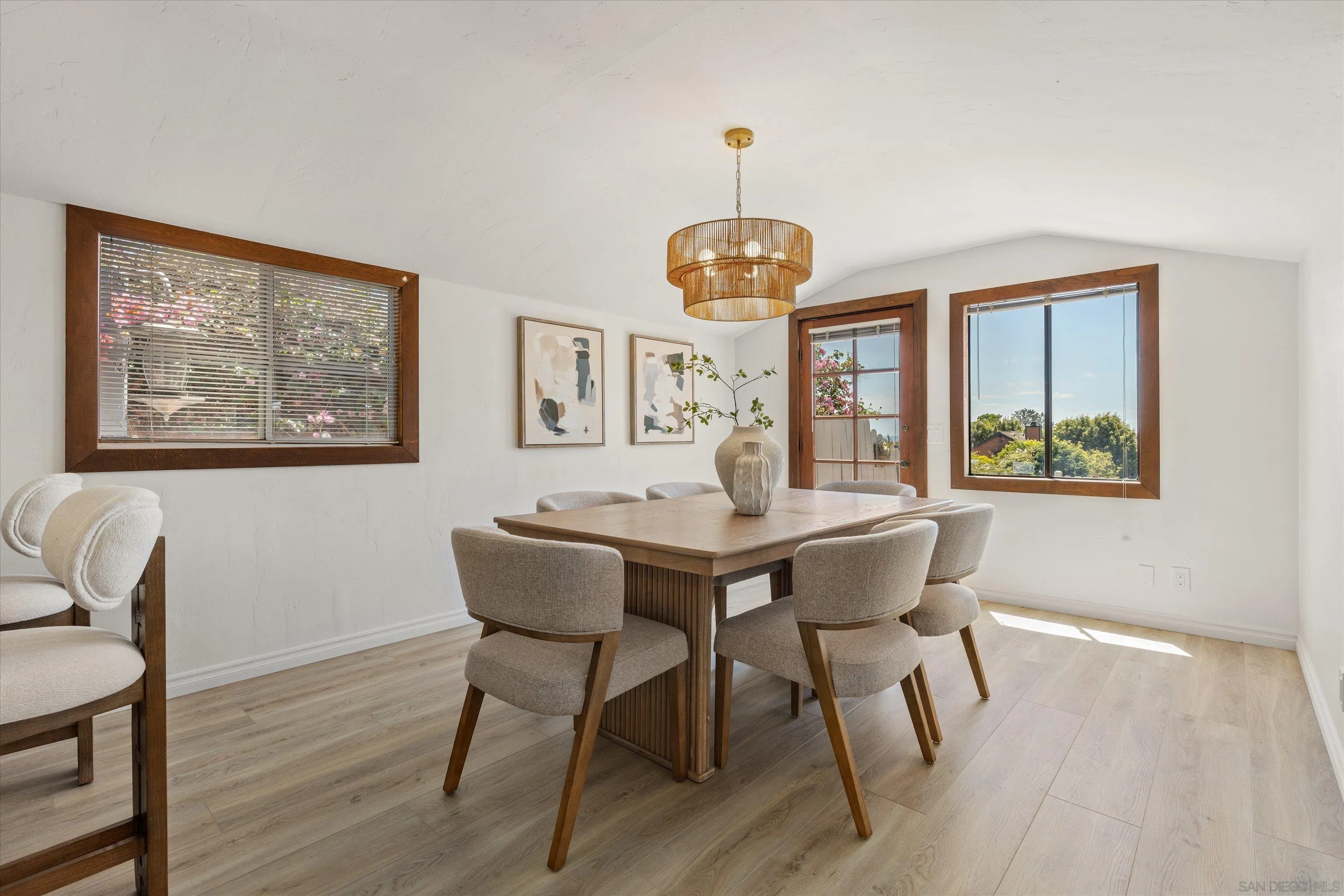https://cdn.realtyfeed.com/cdn/127/260013275/3f1e660dc22d6c63932f256853ee0fbd.webp