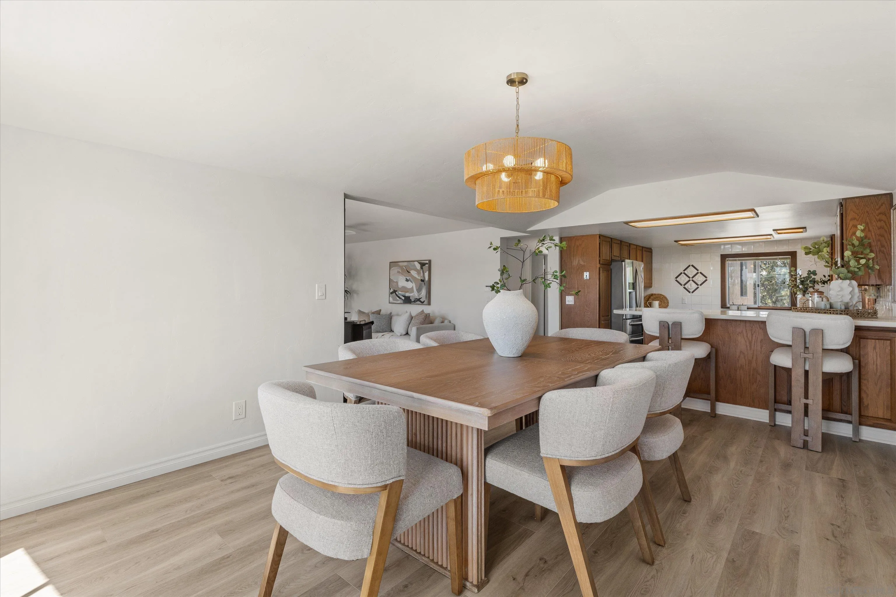 https://cdn.realtyfeed.com/cdn/127/260013275/8781fad0263997236dd4f7db2a686531.webp