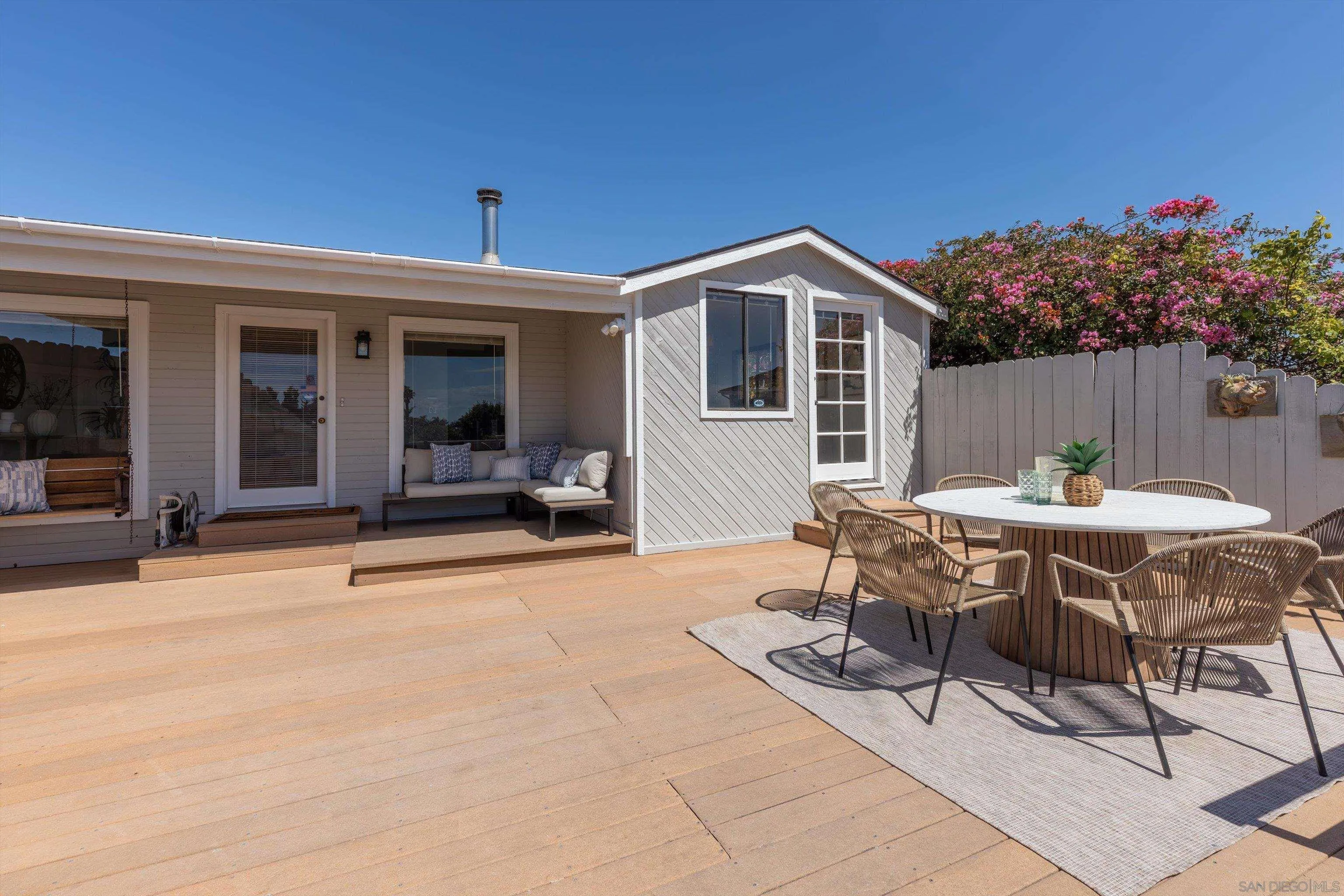 https://cdn.realtyfeed.com/cdn/127/260013275/8c7cf8d97bcccf2ca84d49b02f2f2a3a.webp