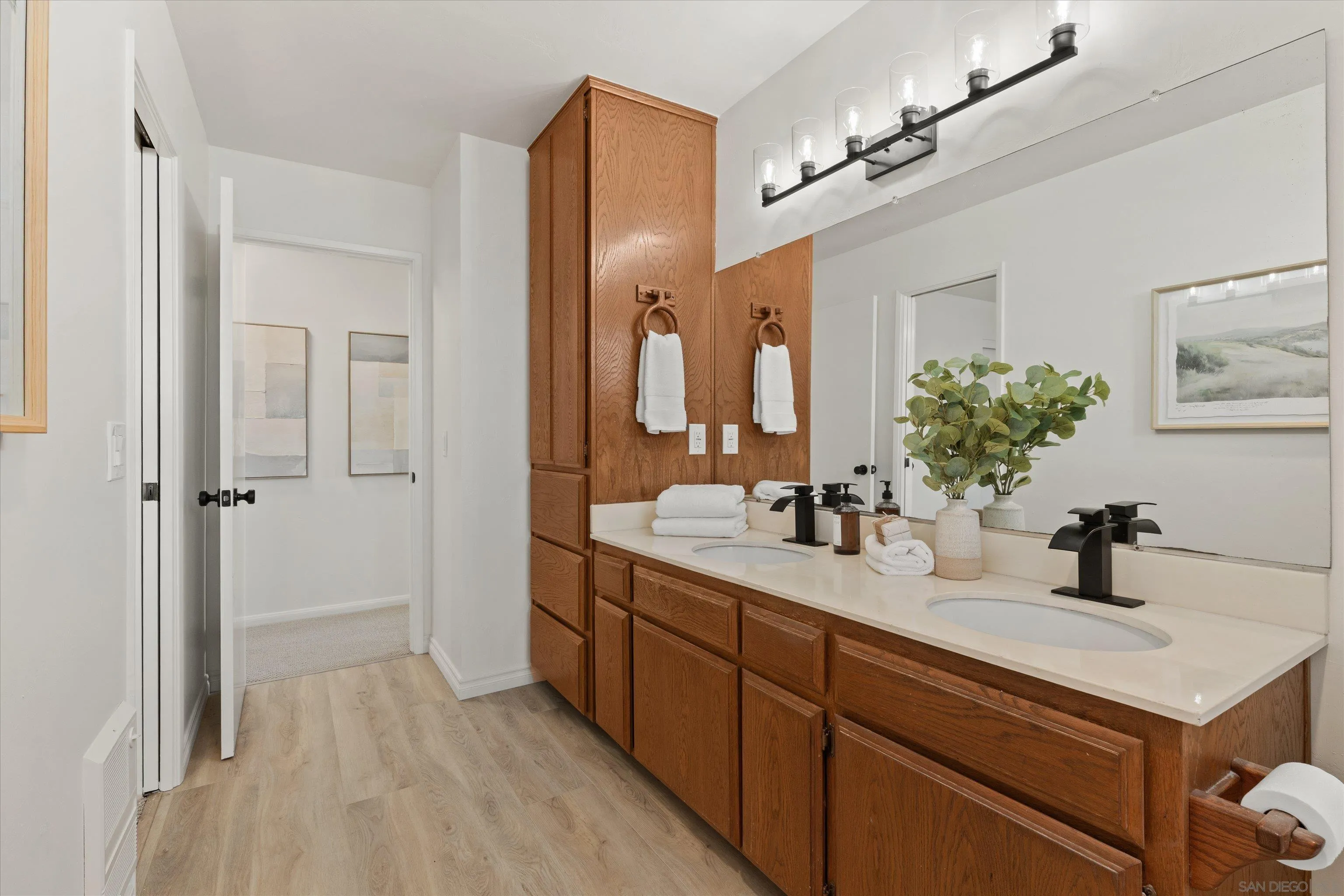 https://cdn.realtyfeed.com/cdn/127/260013275/bf7e15e1850a093c4bdd79c0a9cb0692.webp