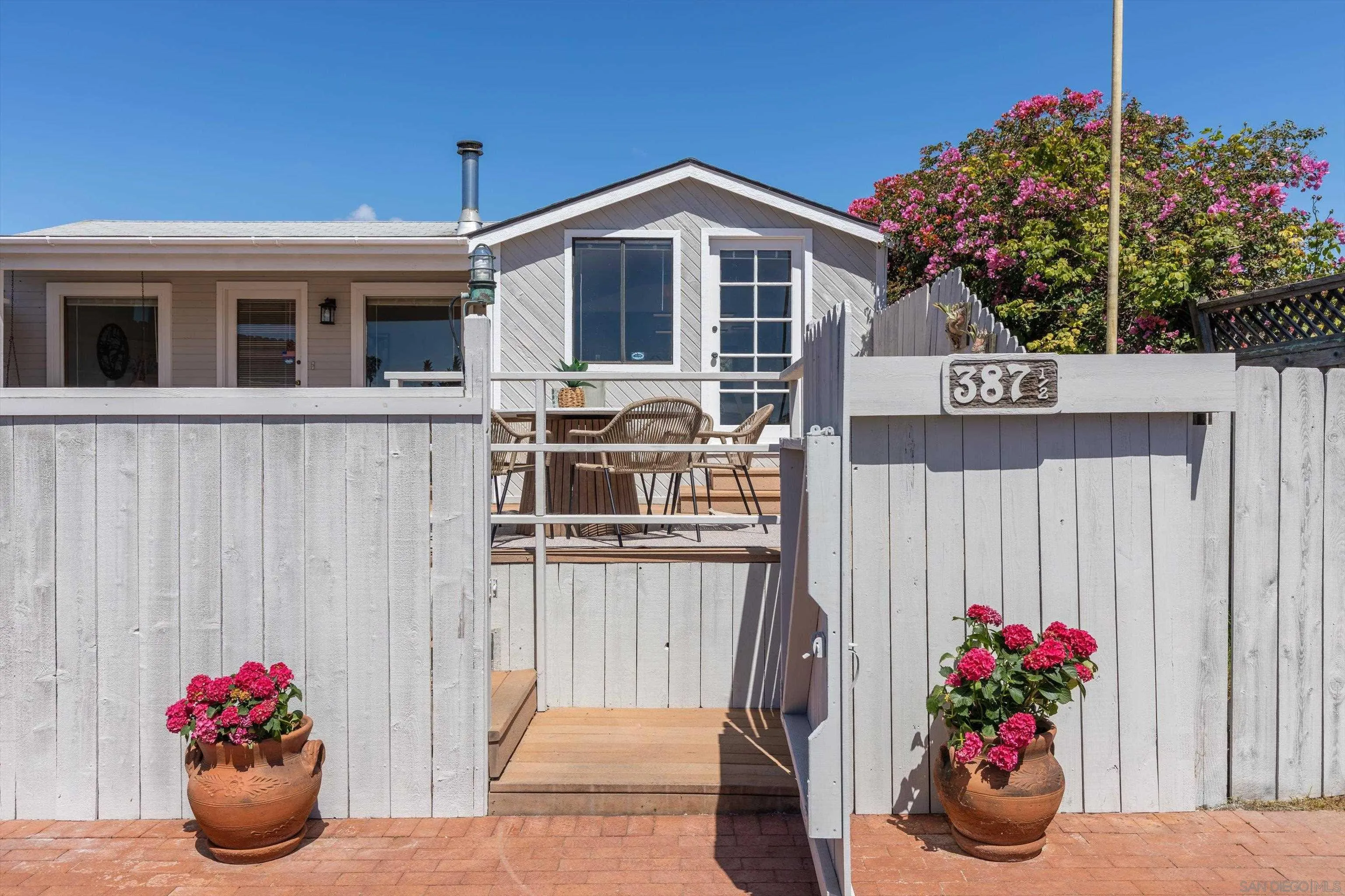 https://cdn.realtyfeed.com/cdn/127/260013275/e70f0db1e45ff7027e58bb85713f2dd3.webp