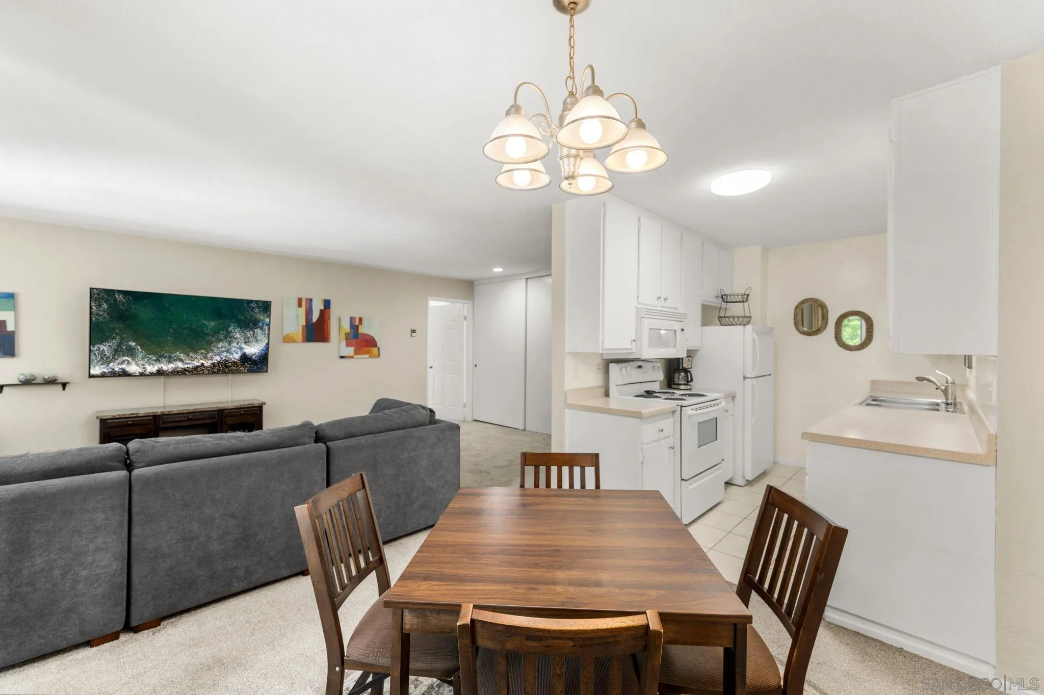 https://cdn.realtyfeed.com/cdn/127/260013279/4d31646b1226c8f5a35e3c8d3698571e.webp
