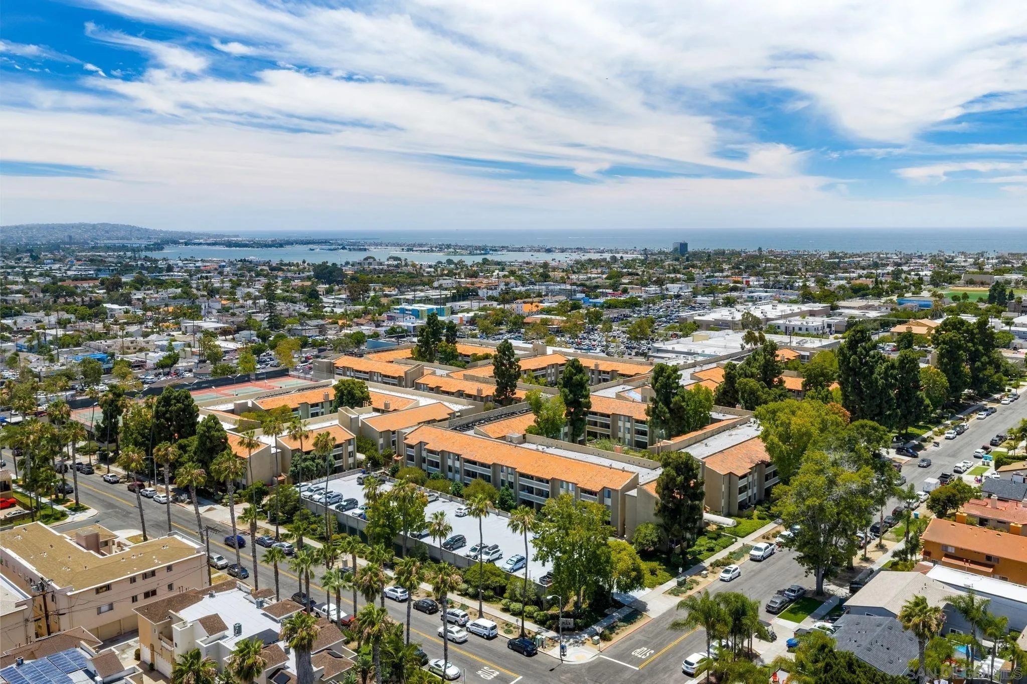 https://cdn.realtyfeed.com/cdn/127/260013279/f0338239001754601fa6651e836cd312.webp