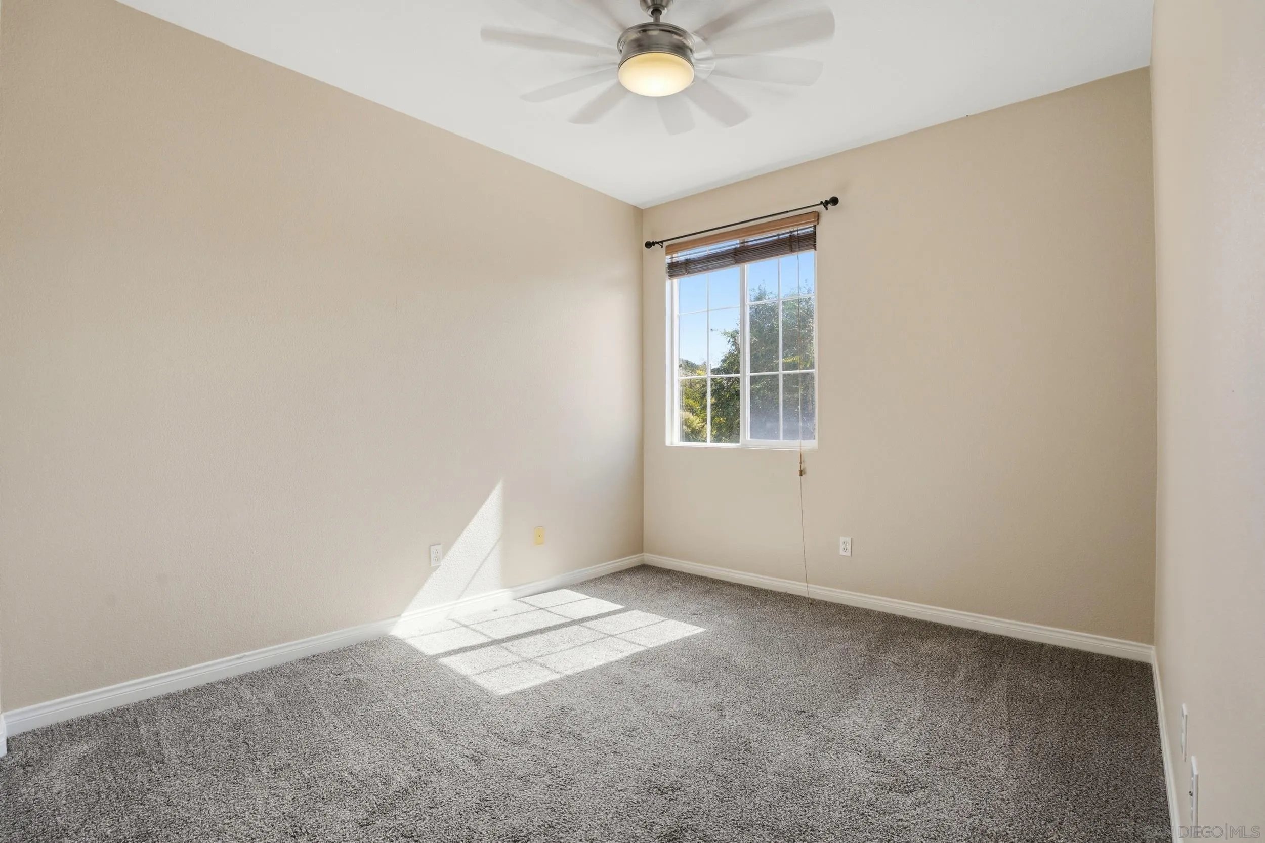 https://cdn.realtyfeed.com/cdn/127/260013287/1de9225350e6fd46b31a65d933f41fff.webp