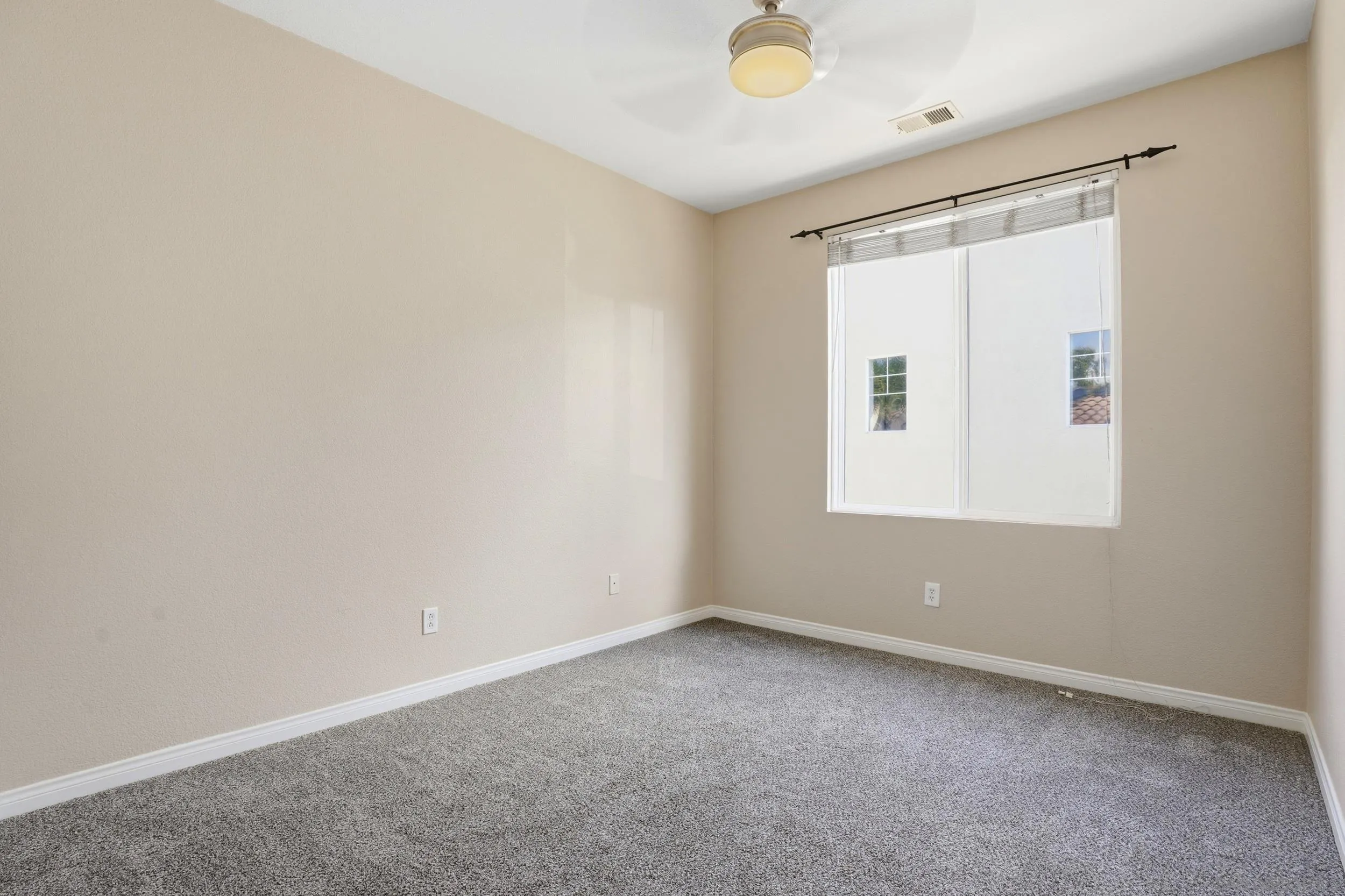 https://cdn.realtyfeed.com/cdn/127/260013287/2c11655cf5667f0bbeb4205160f46737.webp
