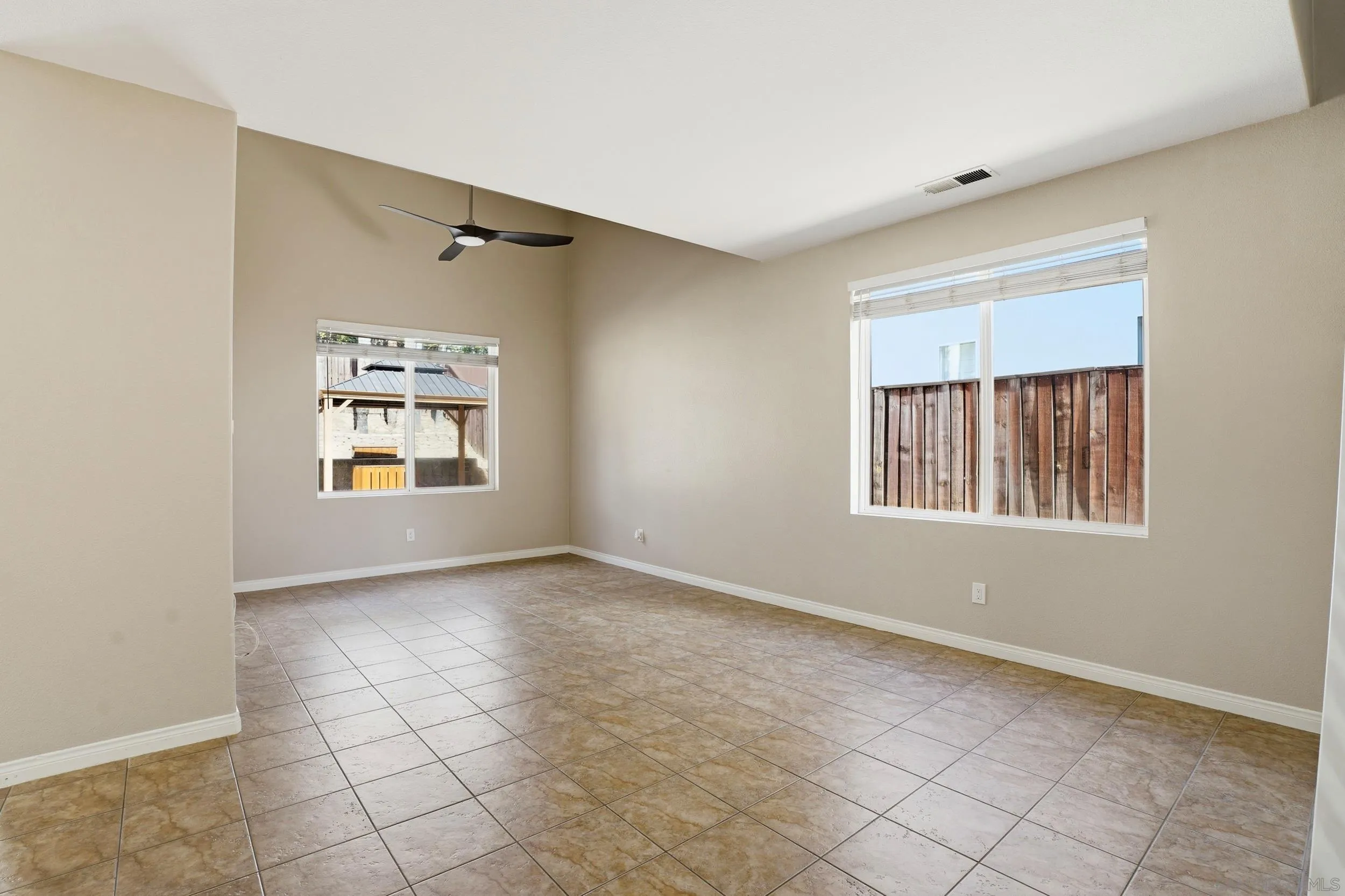 https://cdn.realtyfeed.com/cdn/127/260013287/354f9059dd12ab5f698ea4f0a041ca4d.webp