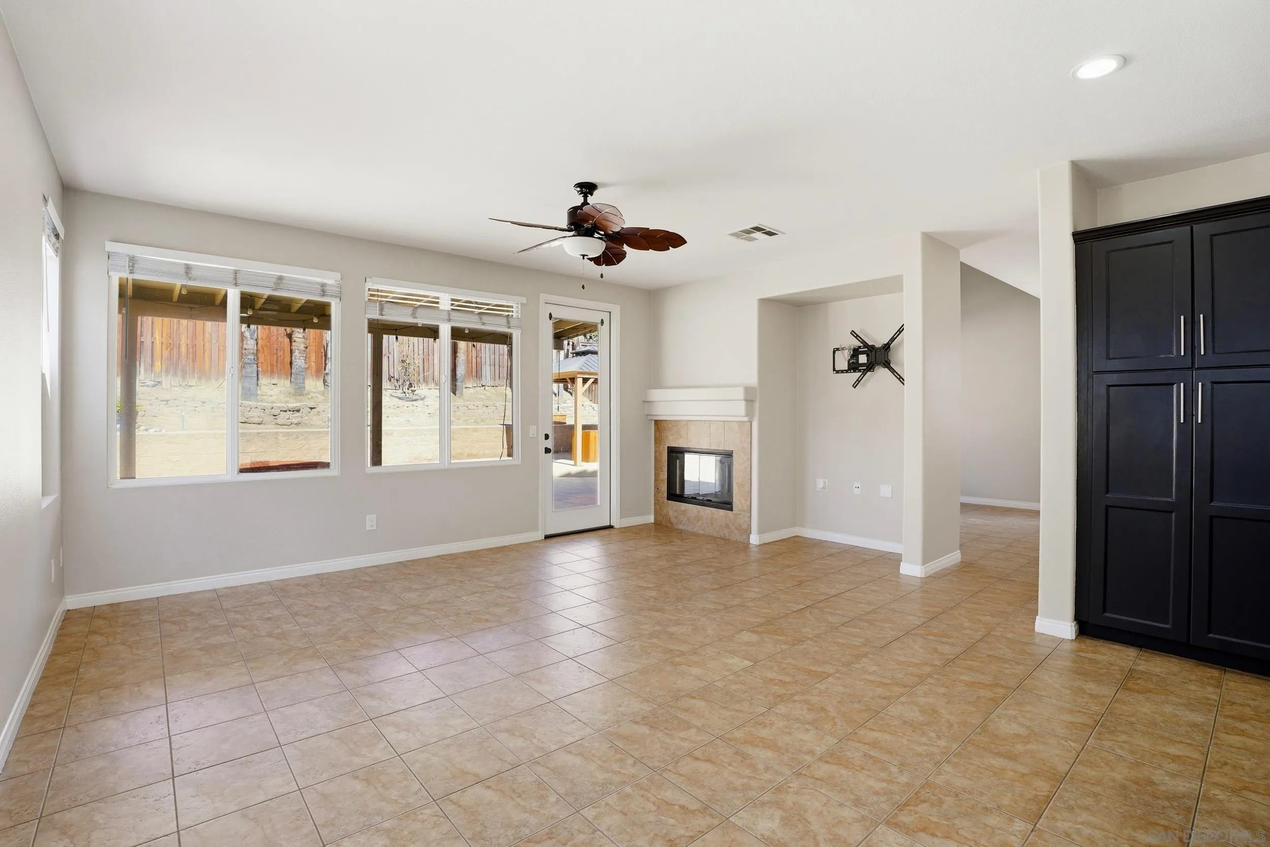 https://cdn.realtyfeed.com/cdn/127/260013287/3a1b426506abf1174965cd8b4dea9cfa.webp
