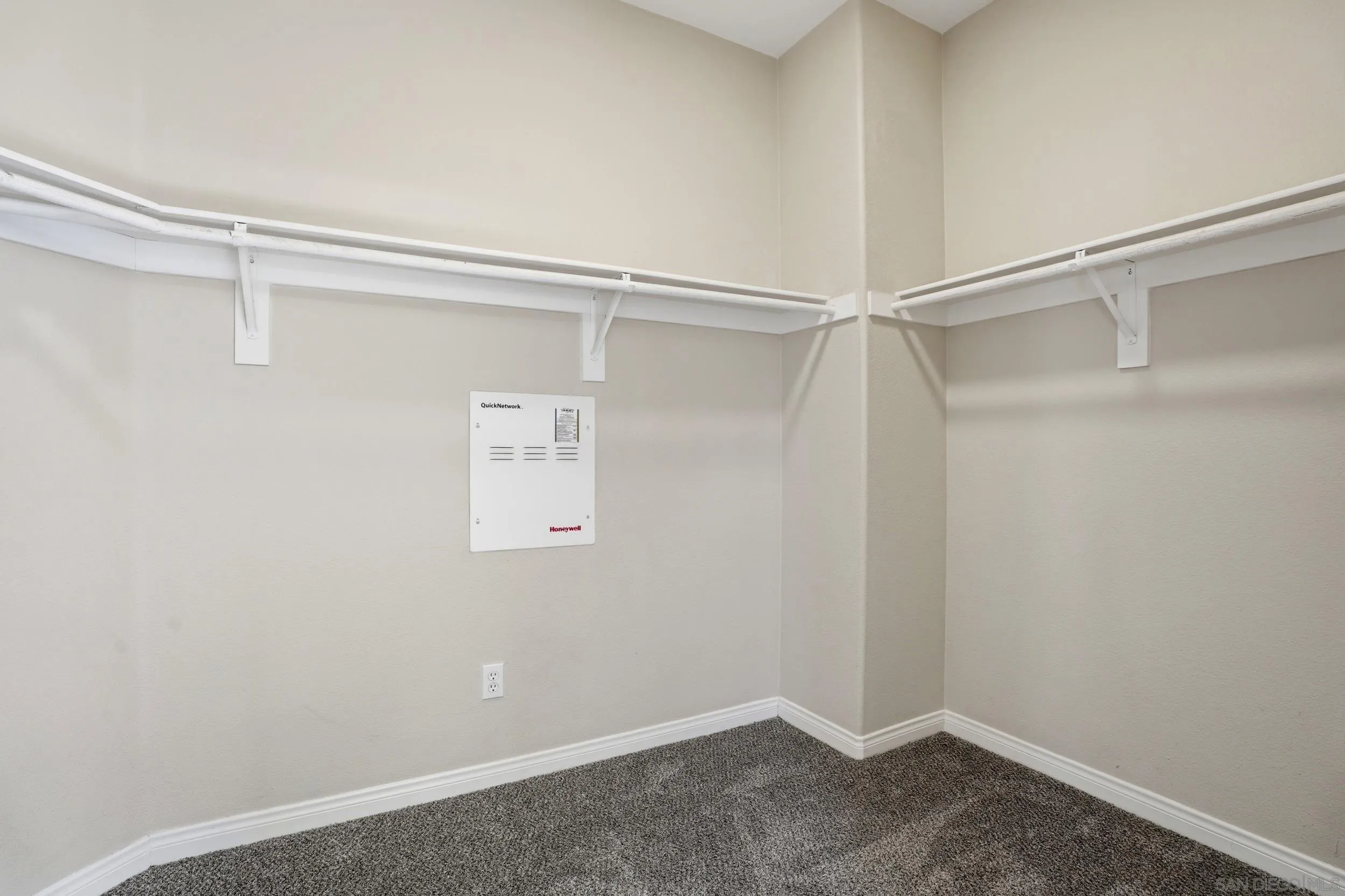 https://cdn.realtyfeed.com/cdn/127/260013287/65c7959558ece19bd55ef8d07ec693e3.webp