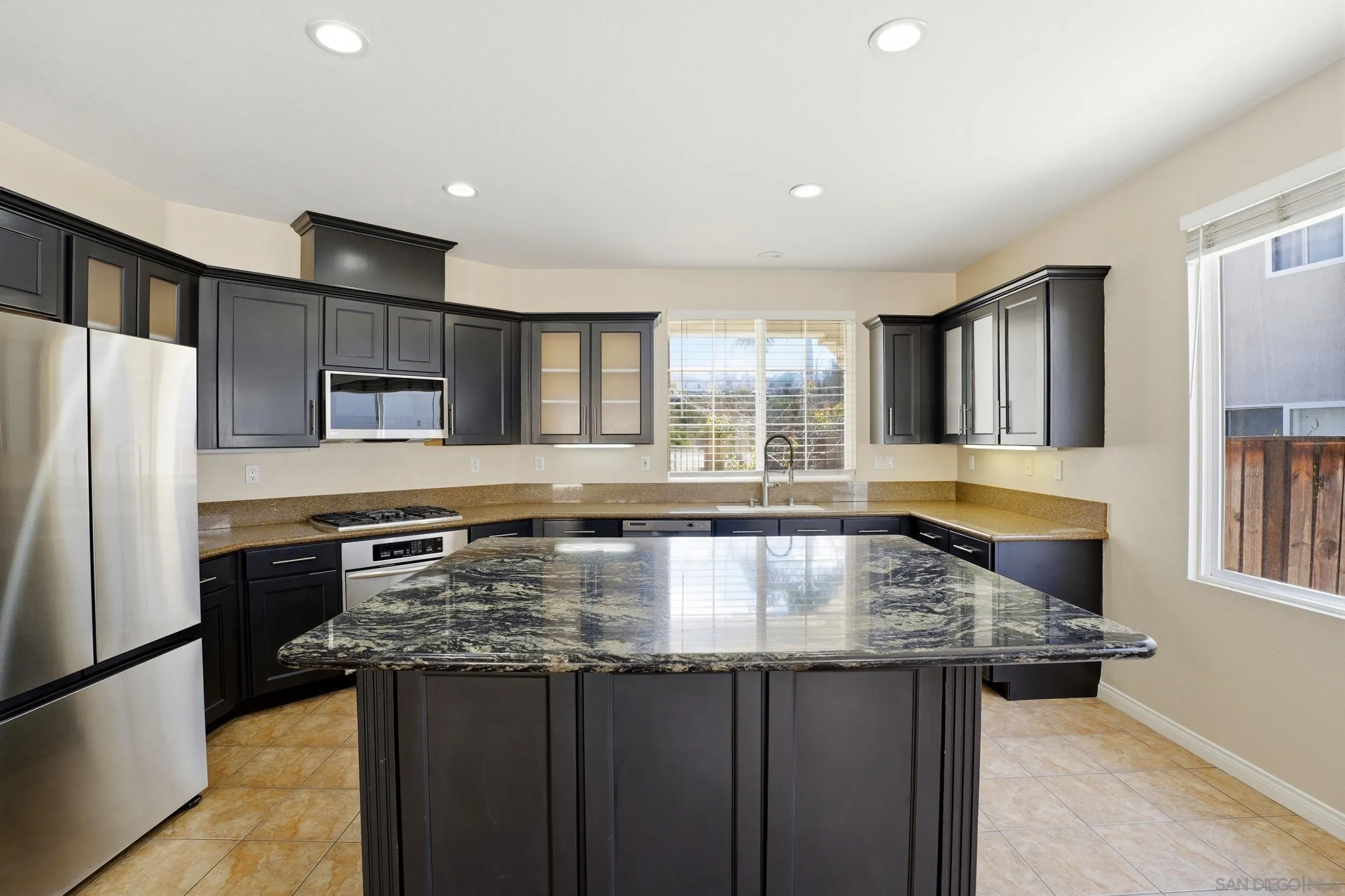 https://cdn.realtyfeed.com/cdn/127/260013287/a268c7c7025754fa483a30fb8874ca3a.webp
