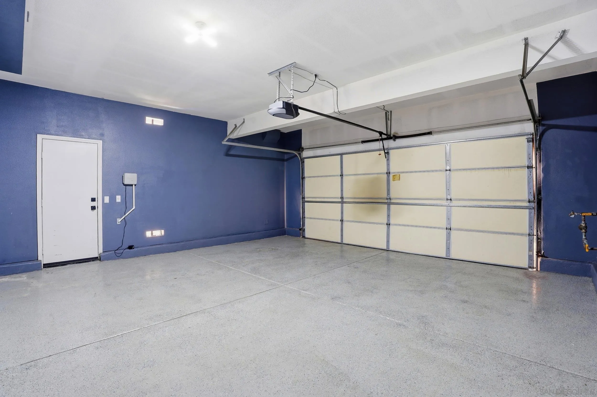 https://cdn.realtyfeed.com/cdn/127/260013287/cb2c7158fb8227a29c3732a322468f05.webp