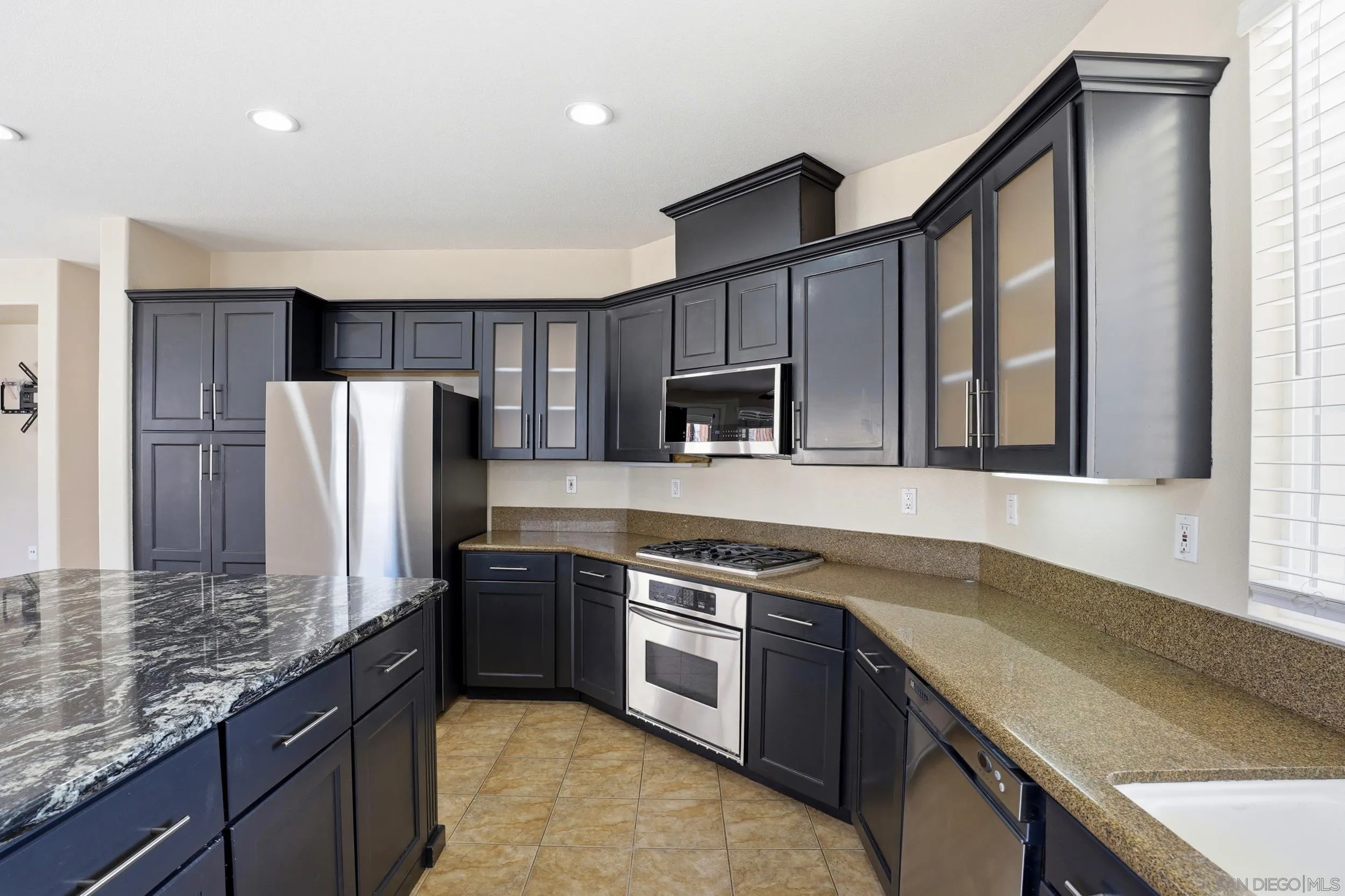 https://cdn.realtyfeed.com/cdn/127/260013287/dda39d2d77c56bcfbc0ae32eb10d6c27.webp