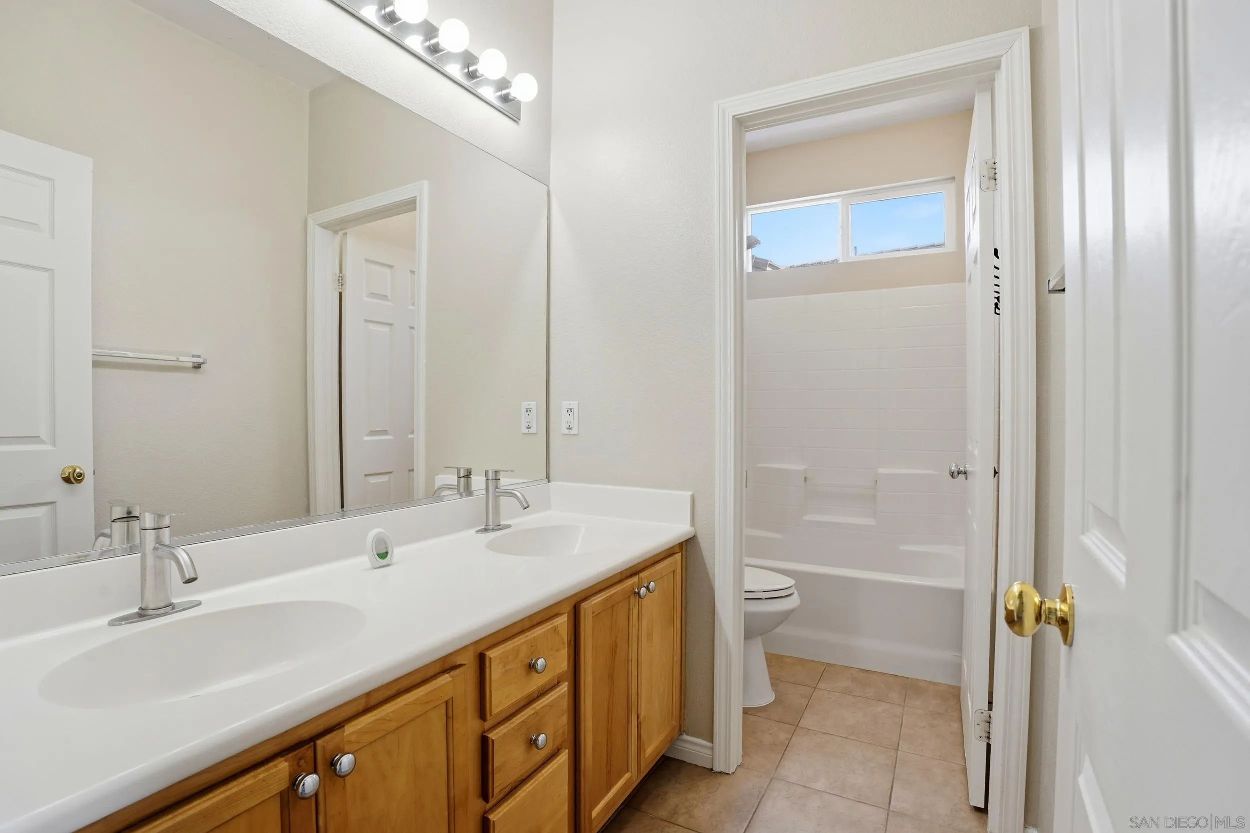 https://cdn.realtyfeed.com/cdn/127/260013287/f8f1c968468e8804e7d362cfa6351dad.webp