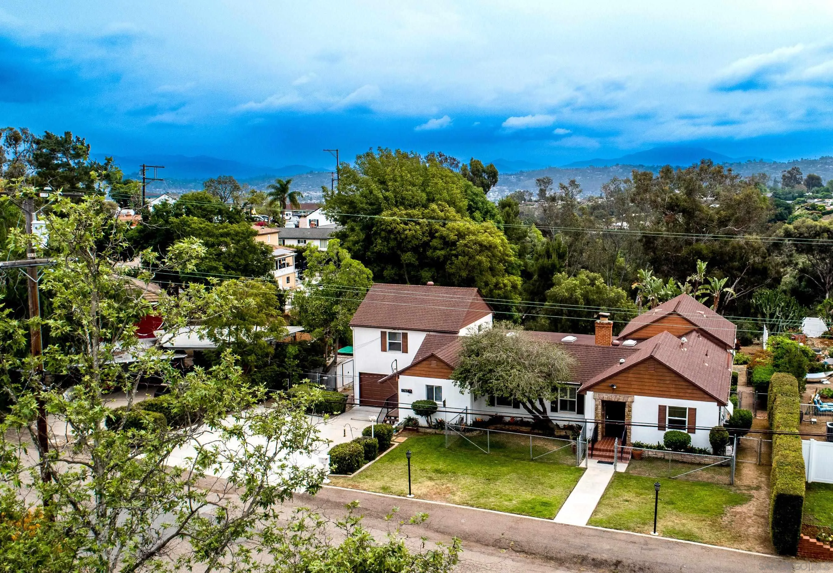 https://cdn.realtyfeed.com/cdn/127/260013294/2d73f0c4972efc4fe908775ddf42b1e3.webp