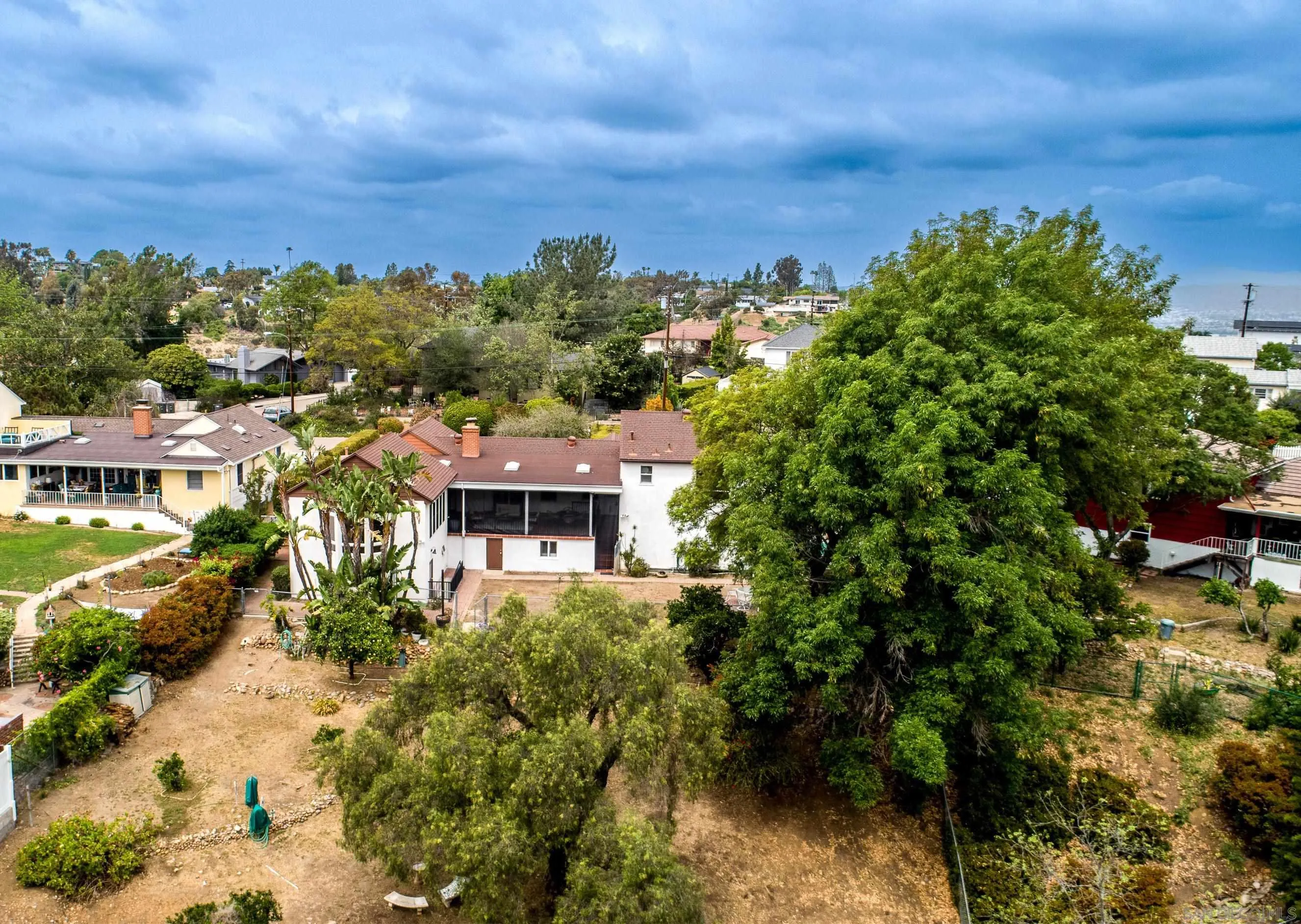 https://cdn.realtyfeed.com/cdn/127/260013294/8b0bec7e28c557d5dee5ec3f9e364f17.webp