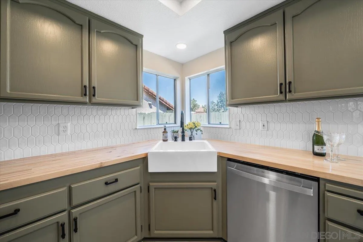 https://cdn.realtyfeed.com/cdn/127/260013295/26e85fbf015d3f71a3fb7cfd01dd354e.webp