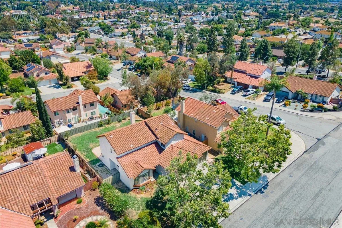 https://cdn.realtyfeed.com/cdn/127/260013295/841df933431d2431ab26c9ff56cf482c.webp