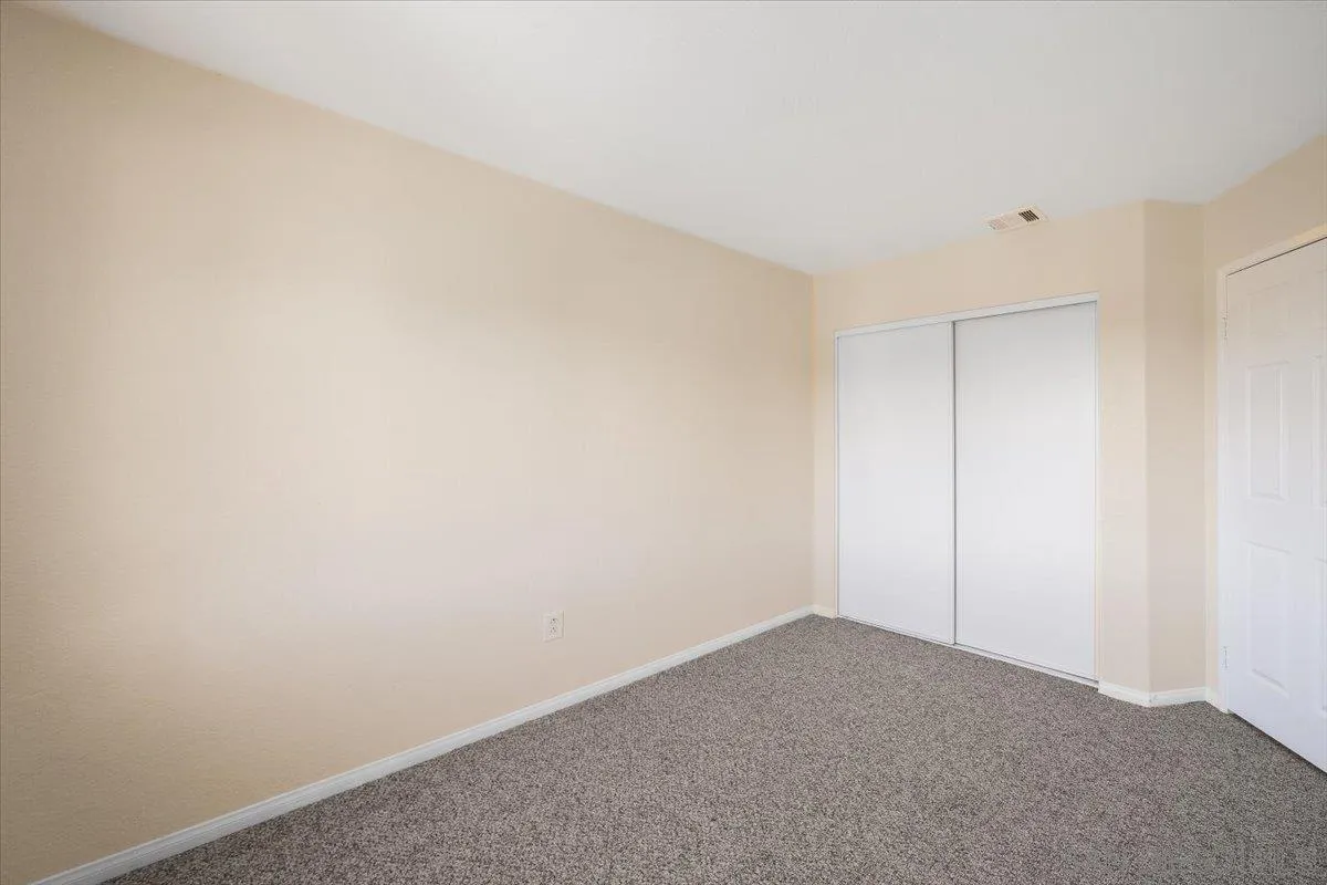 https://cdn.realtyfeed.com/cdn/127/260013295/dedbf5067d082ea88de7c8b92bb07800.webp