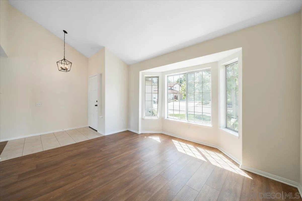 https://cdn.realtyfeed.com/cdn/127/260013295/f49978730e6d96aa130f920d9a3e85fc.webp