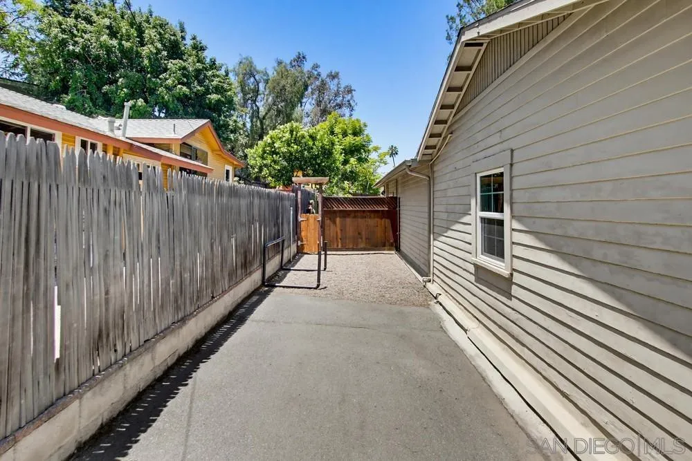 https://cdn.realtyfeed.com/cdn/127/260013296/61f8e0a82bad176cf197ebf4b70ab360.webp