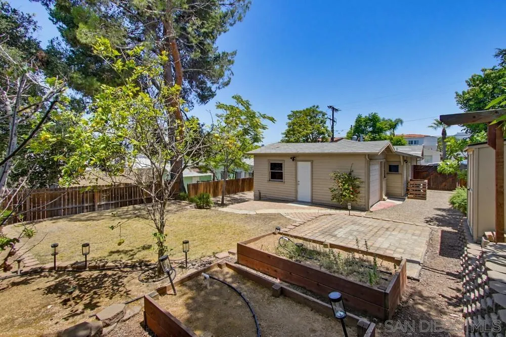 https://cdn.realtyfeed.com/cdn/127/260013296/6e515caac2b082b2730a90f0af92c957.webp