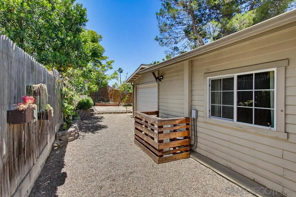 https://cdn.realtyfeed.com/cdn/127/260013296/a4afa6f34161bbf44bd5518b0061d495.webp