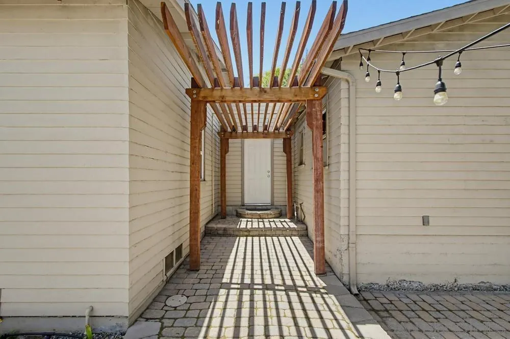 https://cdn.realtyfeed.com/cdn/127/260013296/e98b58e1df5e0fc4e5c7b070314749d1.webp