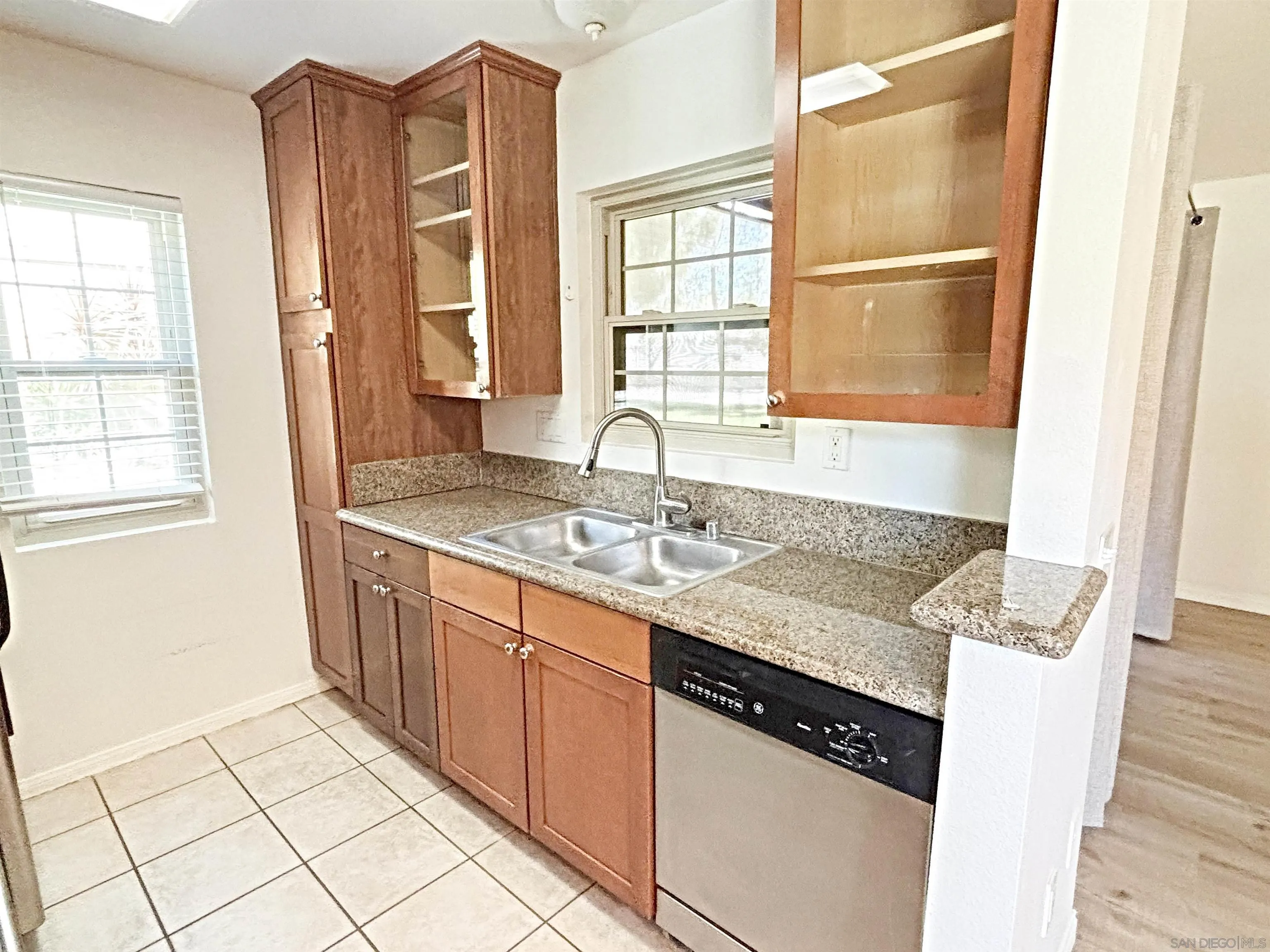 Photo #8: 260013301 Listing: Photo #8