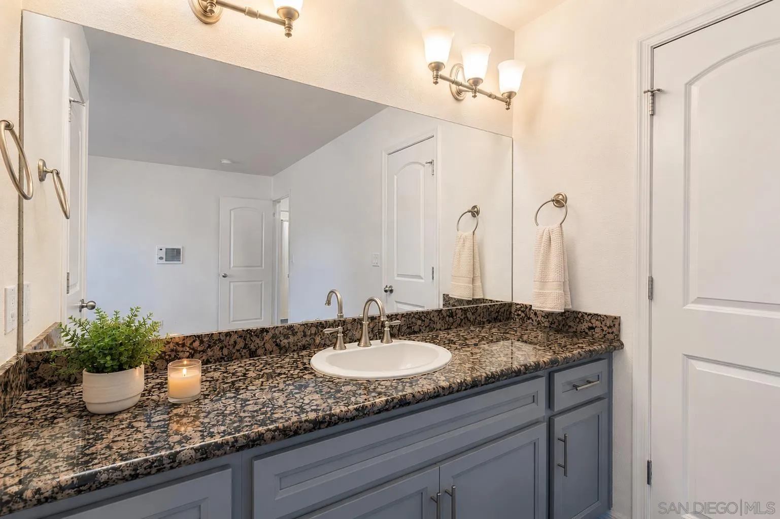 Photo #17: 260013304 Listing: Photo #17