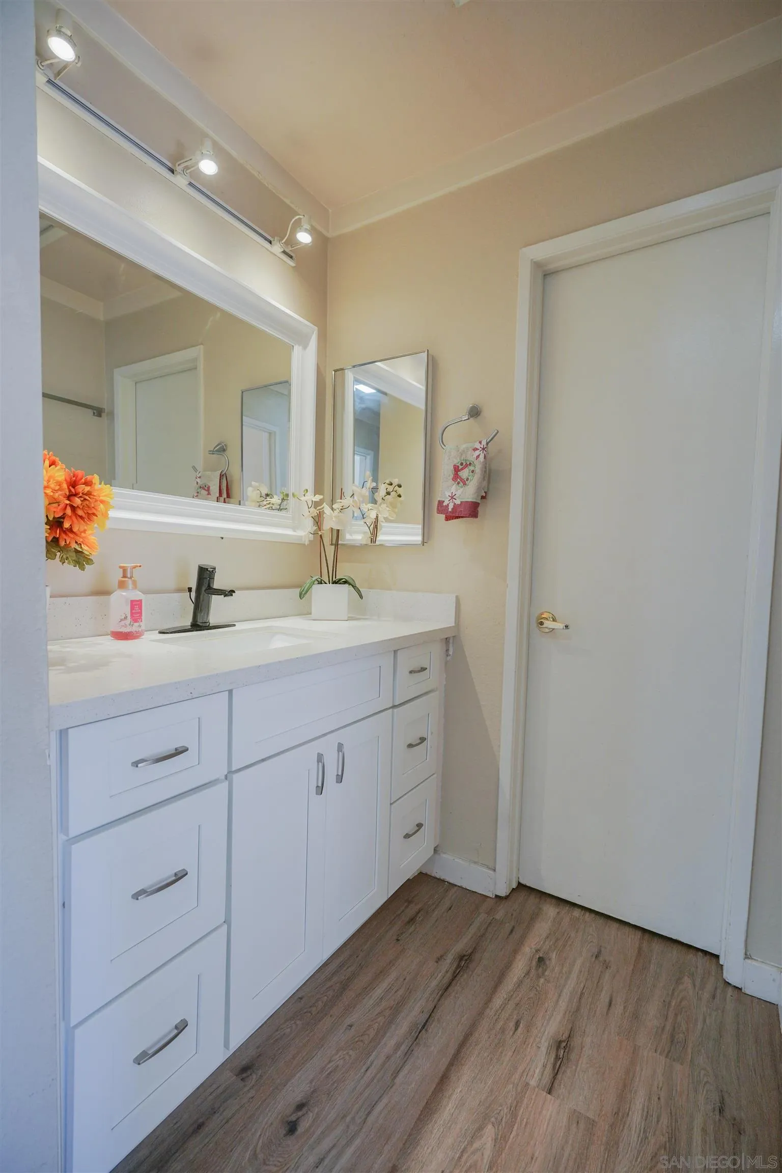 Photo #8: 260013308 Listing: Photo #8