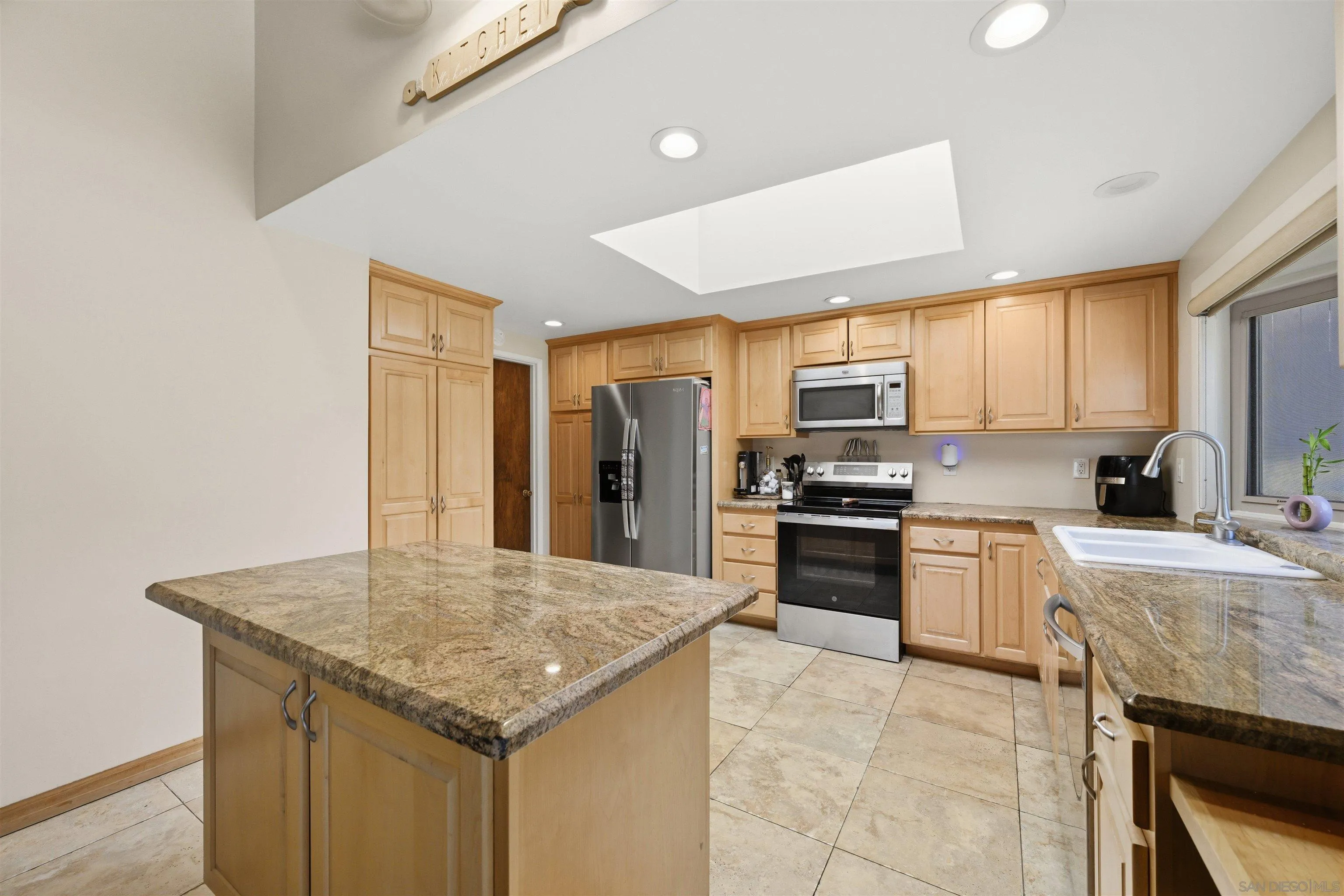 https://cdn.realtyfeed.com/cdn/127/260013310/08d356d1203e4397ccb63ce6739f1297.webp