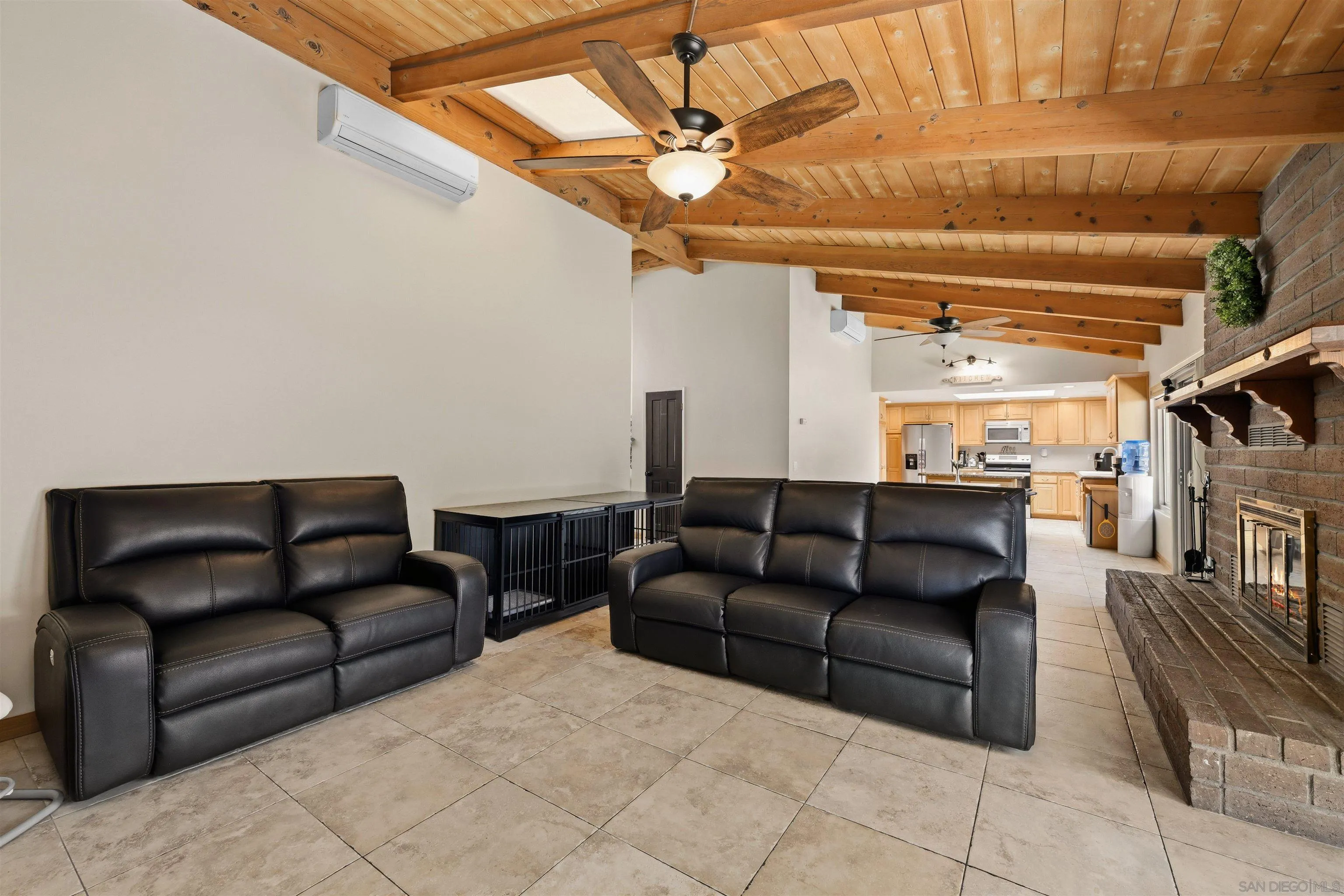 https://cdn.realtyfeed.com/cdn/127/260013310/2f1881b1b9eae1b7901398b95eb3f70d.webp
