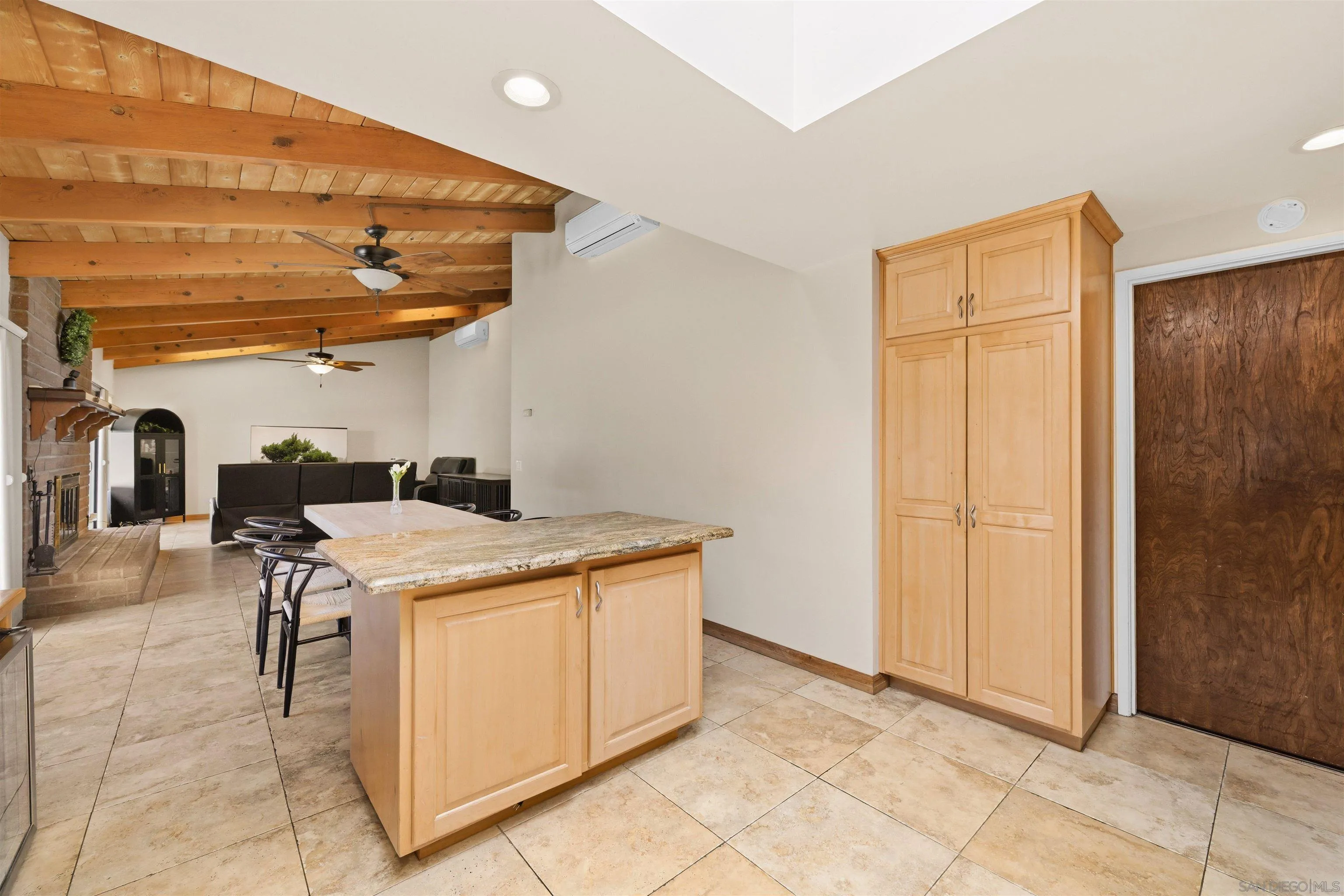 https://cdn.realtyfeed.com/cdn/127/260013310/6037a135b81fc32464834102d875bda7.webp