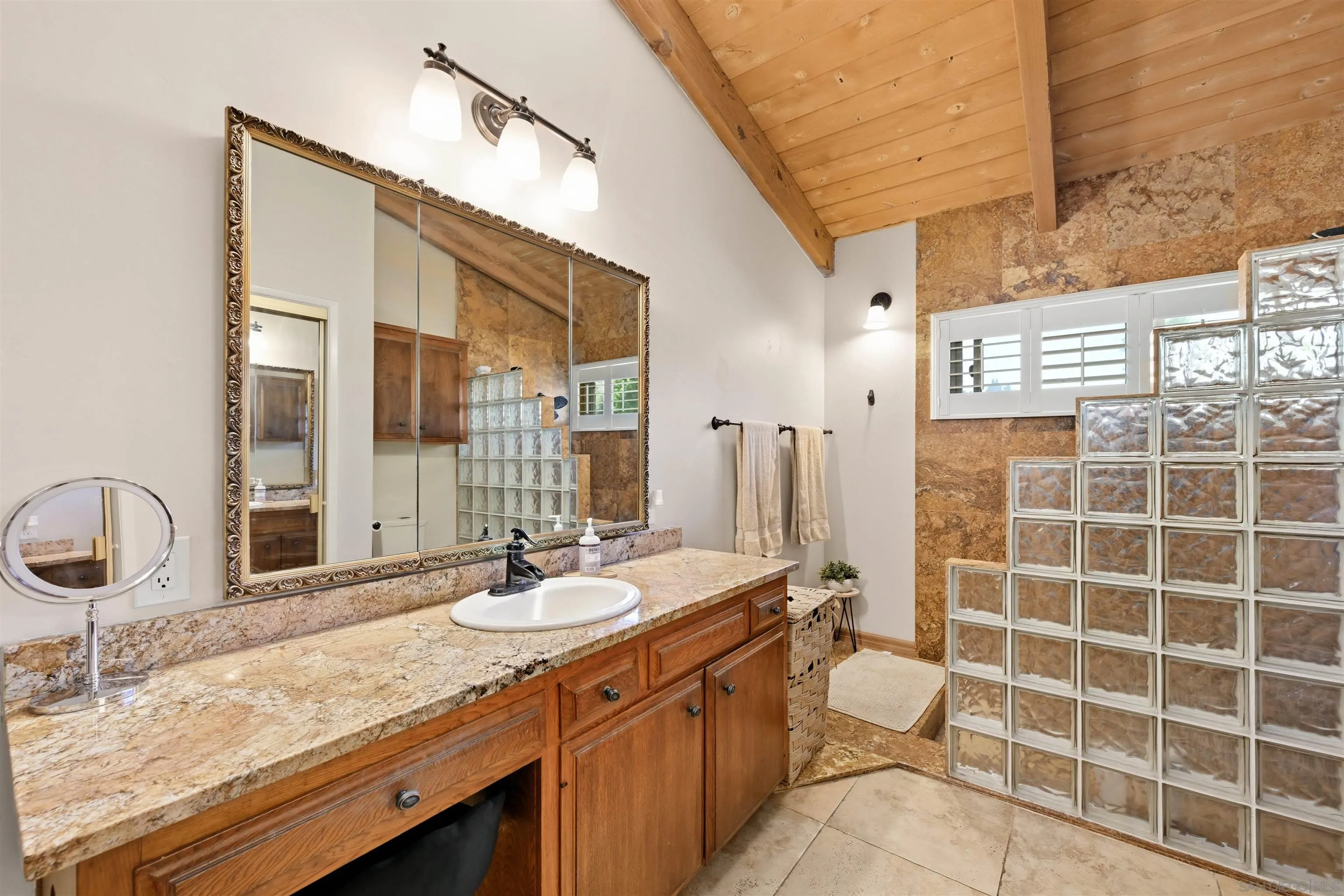 https://cdn.realtyfeed.com/cdn/127/260013310/9ca7292214dac4d2e1f988a135e79c81.webp
