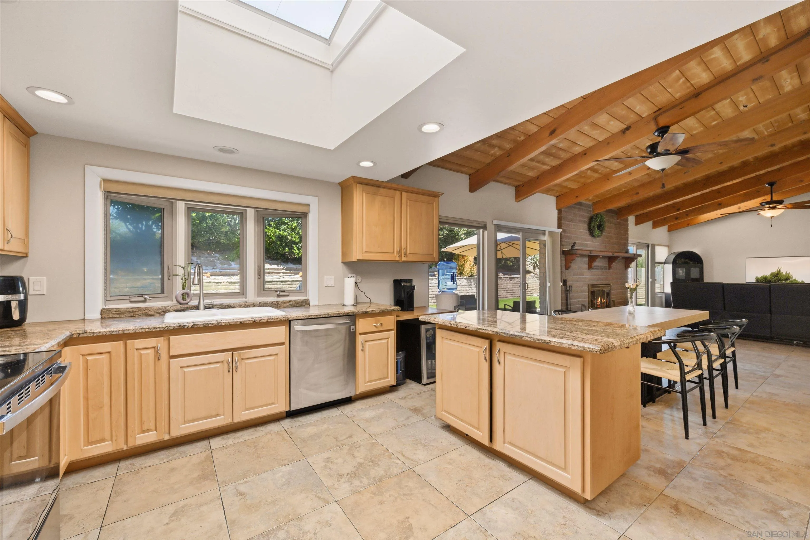 https://cdn.realtyfeed.com/cdn/127/260013310/aee71e979952eab3e527c50d55f24421.webp